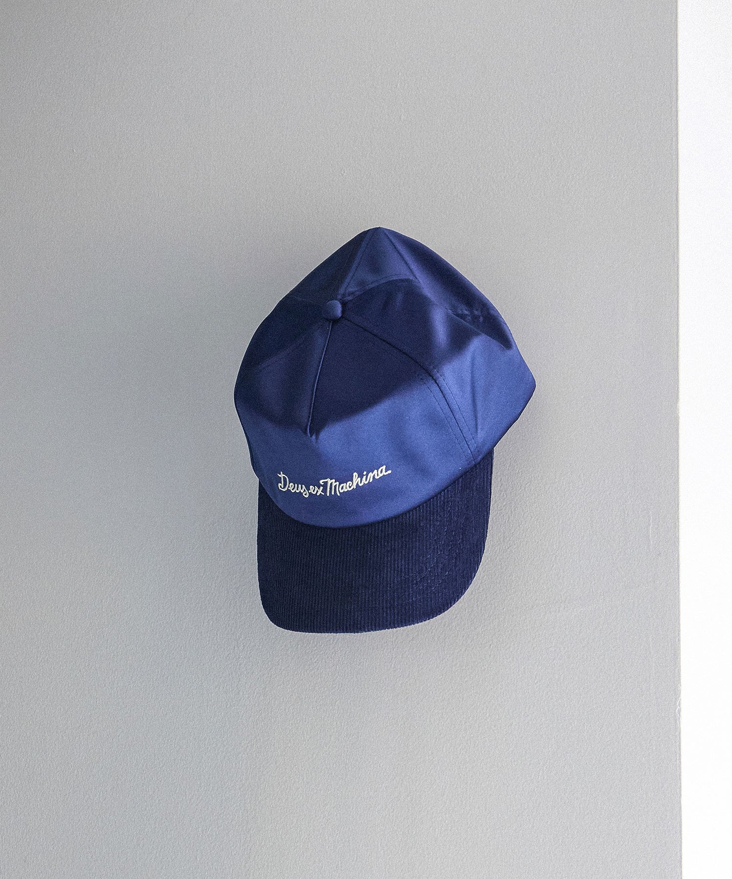 DEUS EX MACHINA/CUSTOMS TRUCKER