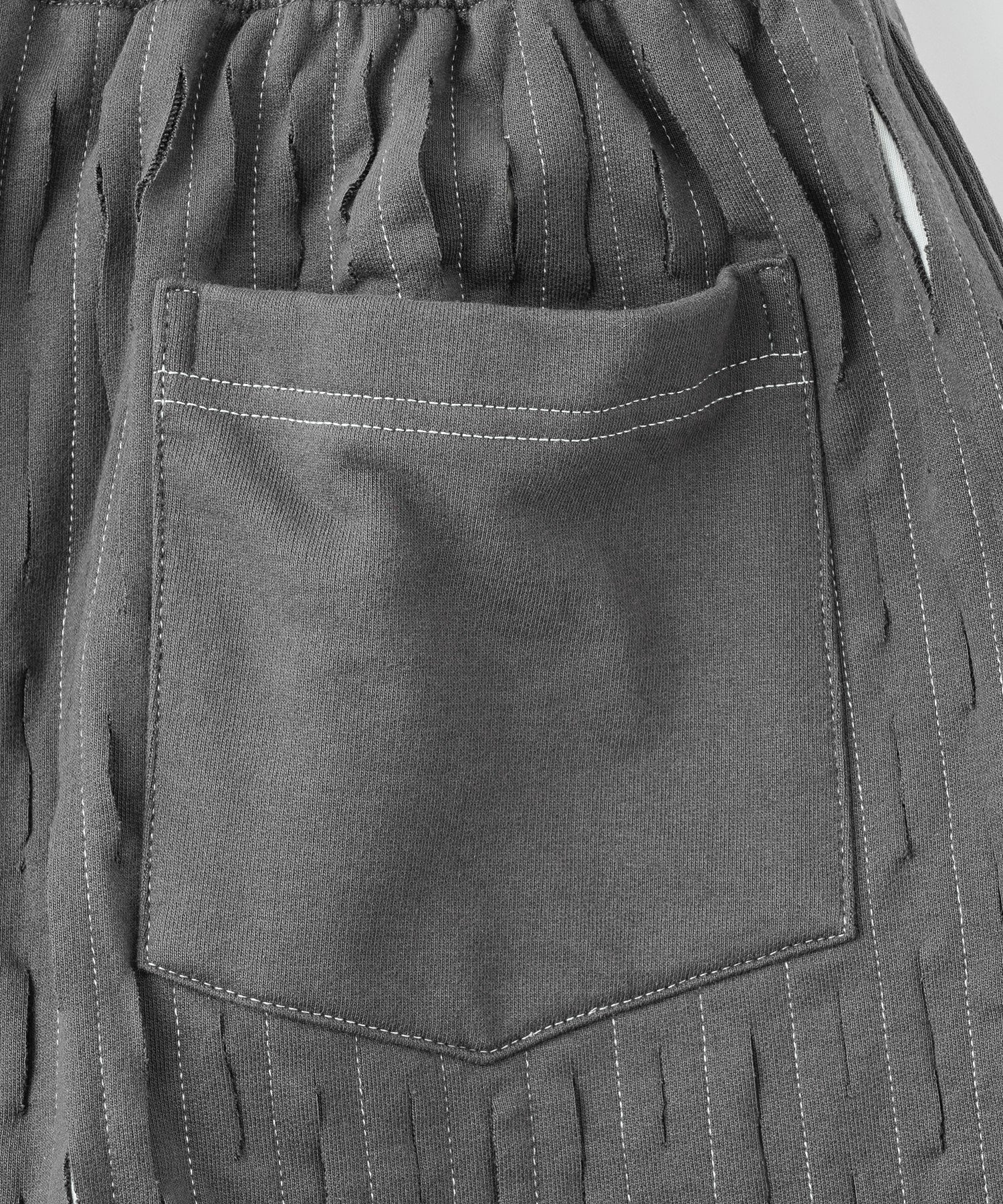 PAS UNE MARQUE DOUBLE-PANELLED DISTRESSED SHORT 504