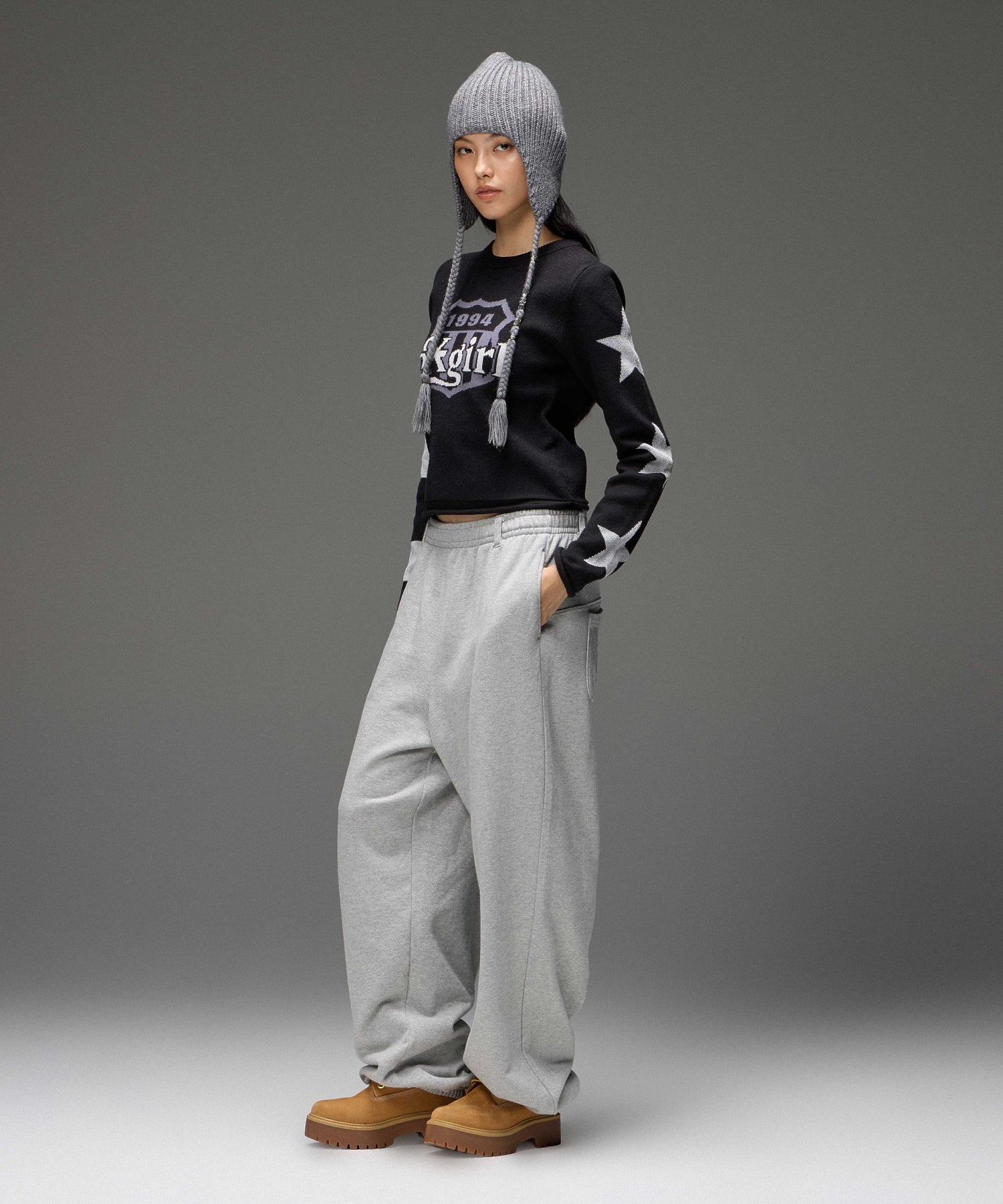 EMBROIDERED POCKET VOLUME SWEATPANTS