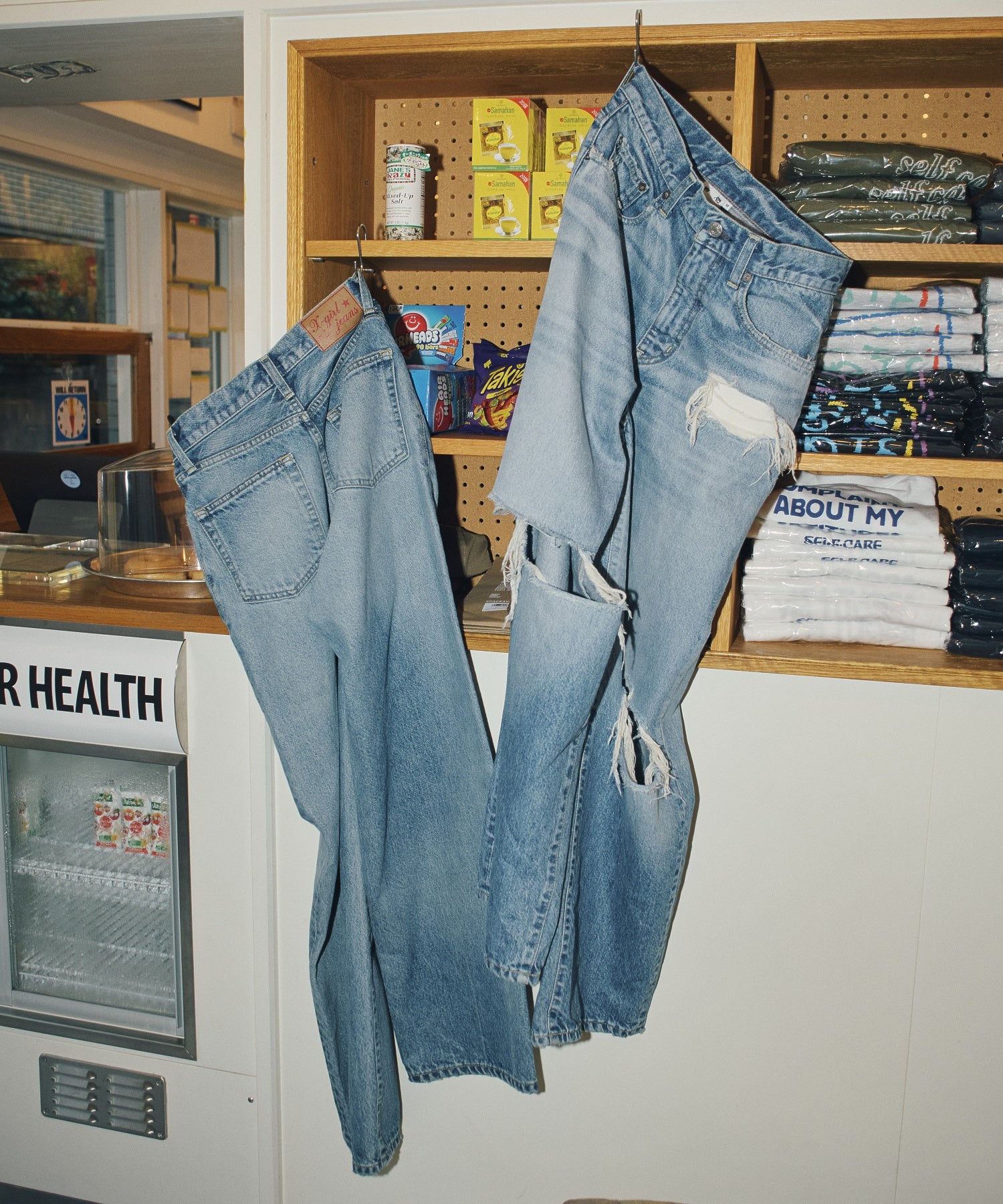 DISTRESSED WIDE LEG JEANS