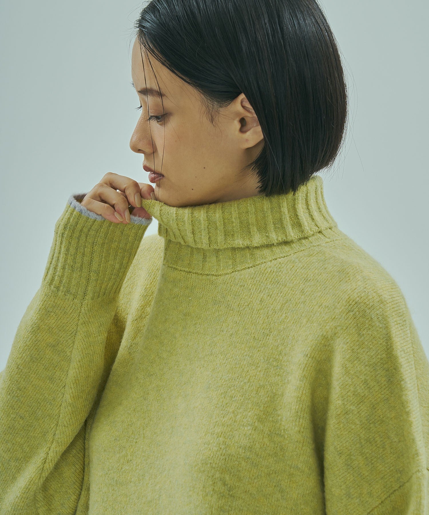 HIGHNECK KNIT TOP