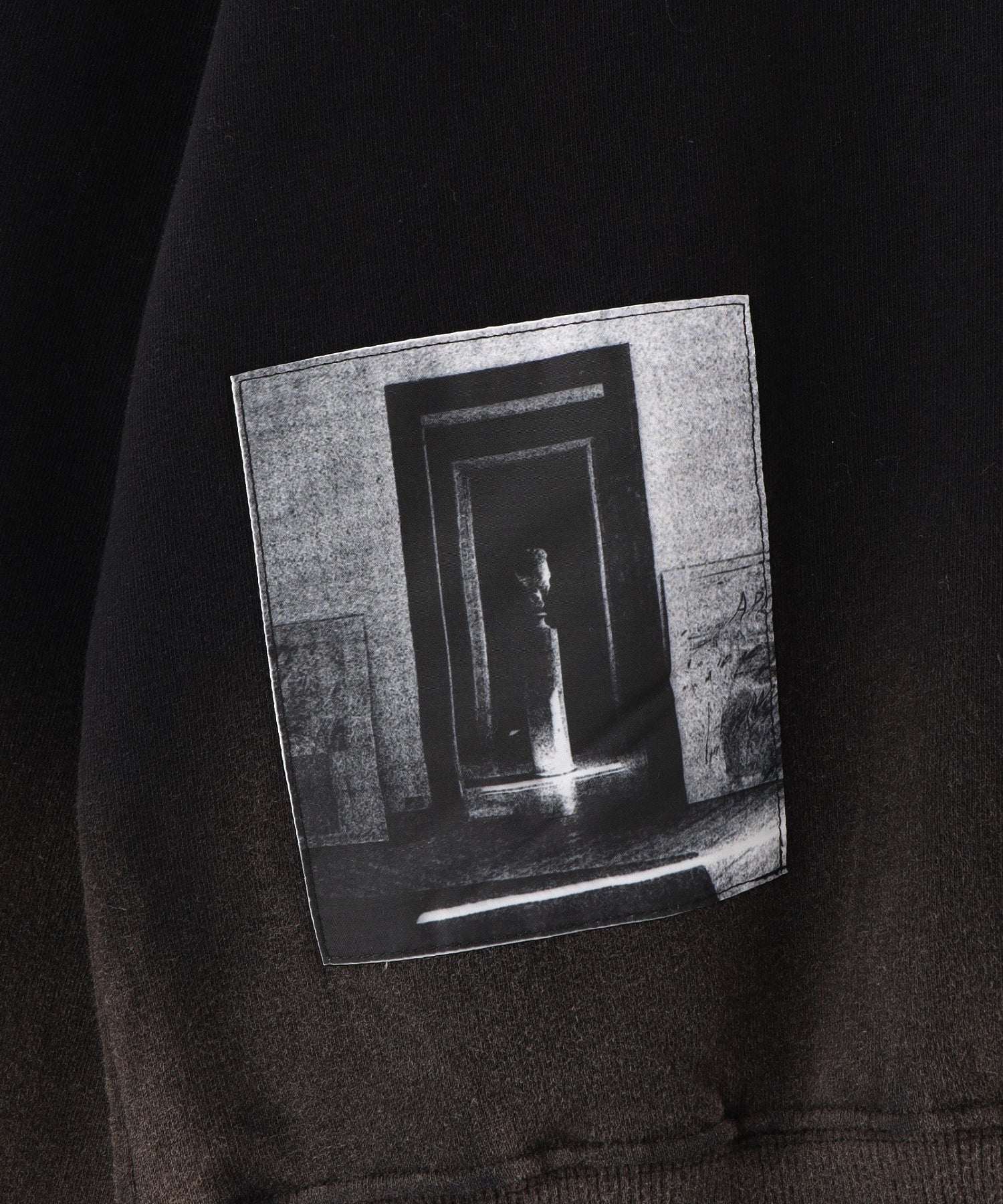 DEVA STATES/ディーヴァ ステイツ/RECLUSE Distressed Crewneck Sweater