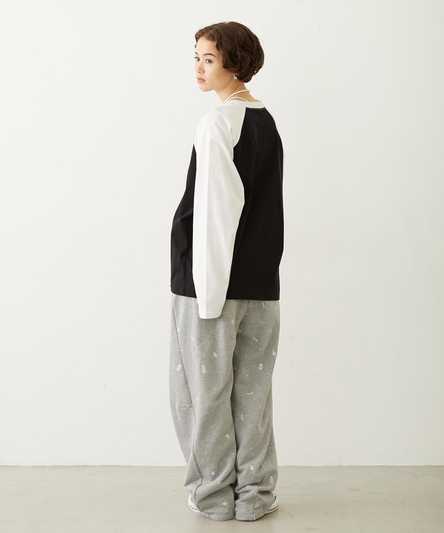EMBROIDERED ROSE SWEAT WIDE PANTS