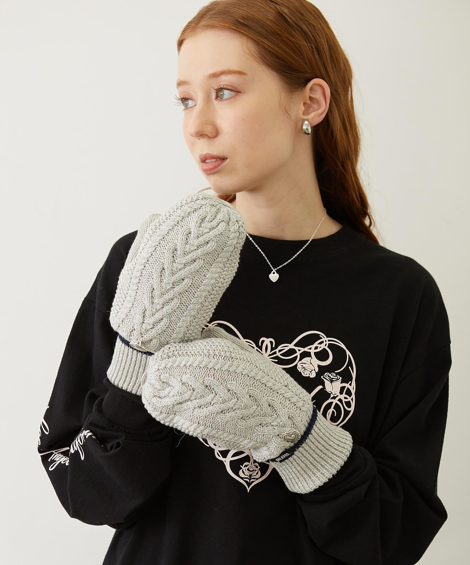 HEART CABLE MITTENS