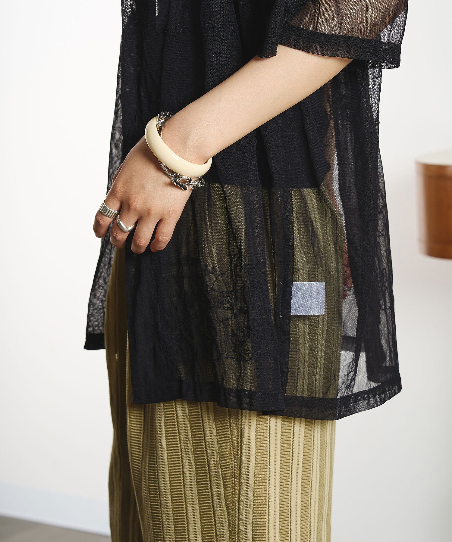 【ROSE BUD別注】INDIA IS BEAUTIFUL/EMBROIDERED SHEER TULLE SHIRT