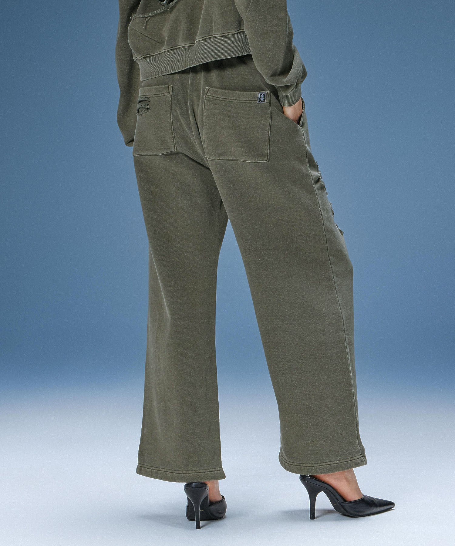 DISTRESSED SWEATPANTS