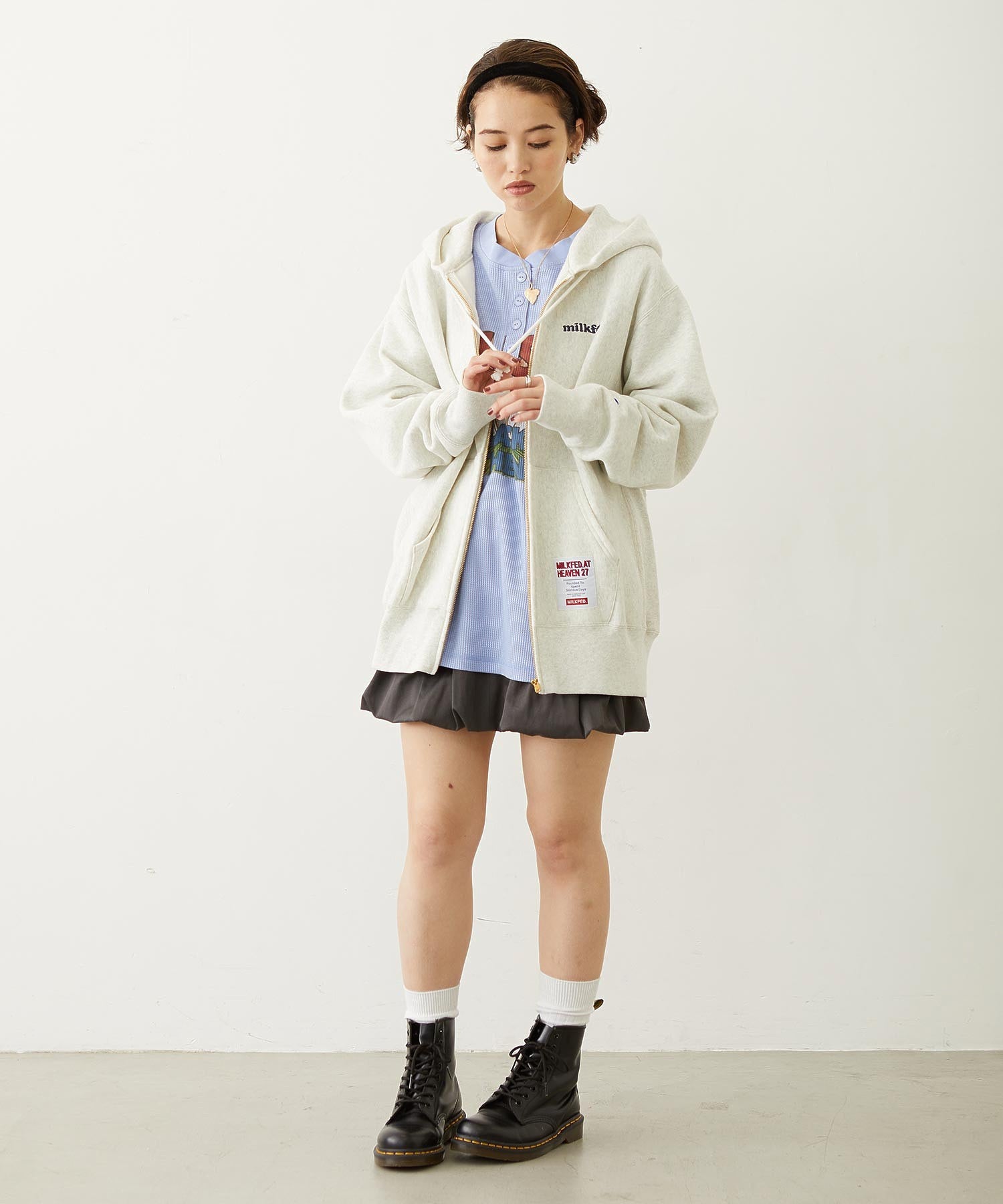 HENLEY NECK GRAPHIC L/S TOP