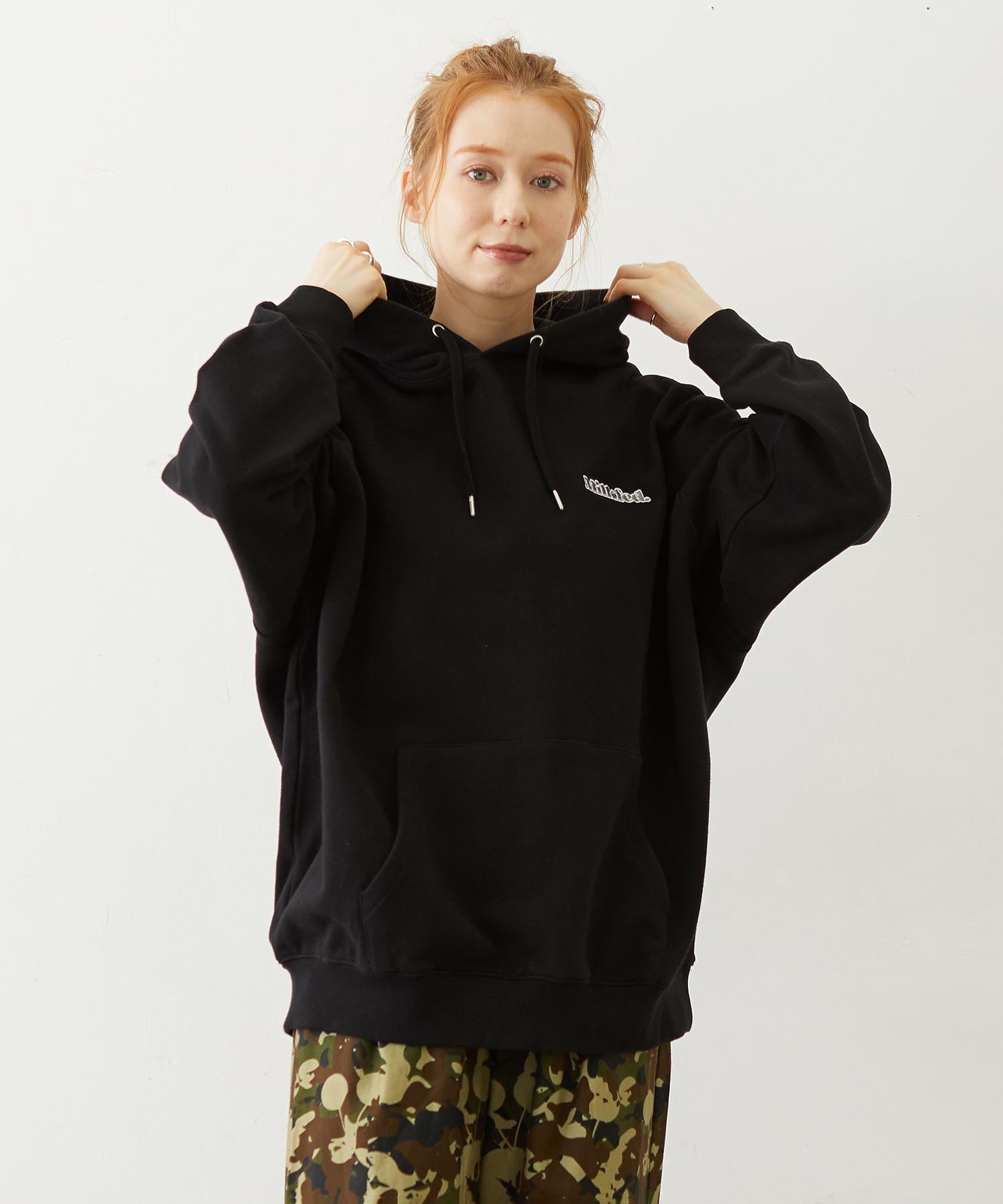 RIBBON EMBROIDERY SWEAT HOODIE