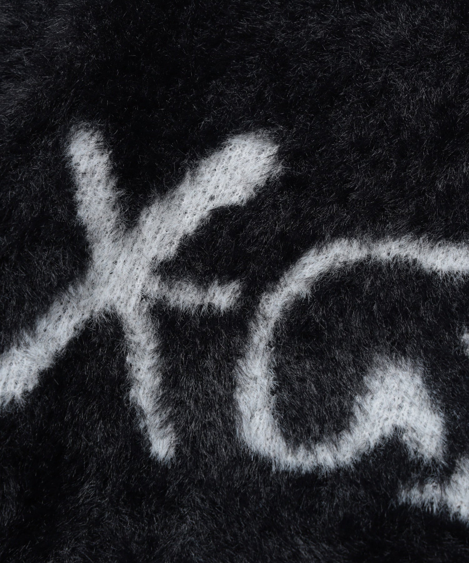 LOGO JACQUARD SHAGGY KNIT TOP