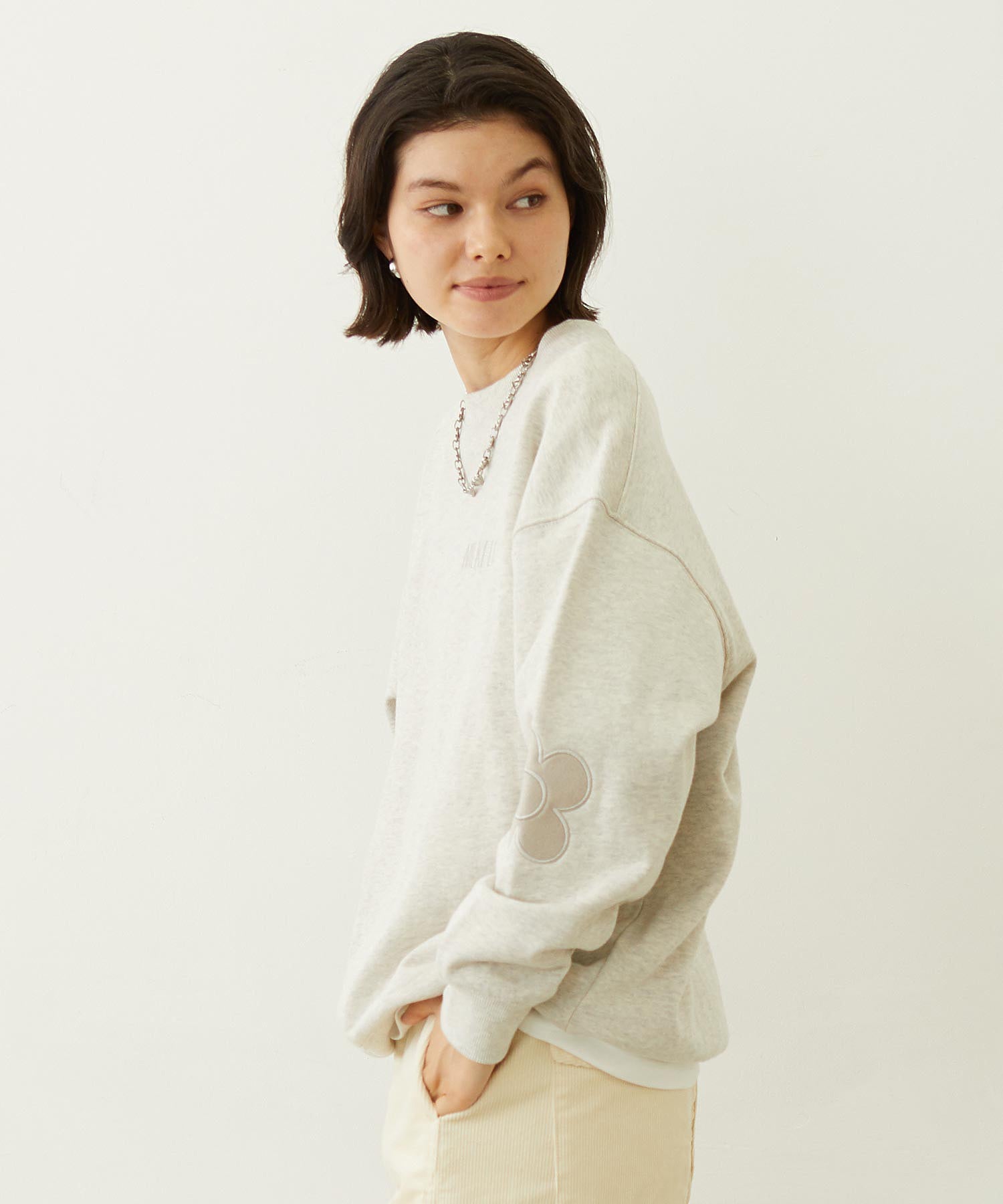 FLOWER ELBOW PATCH SWEAT TOP