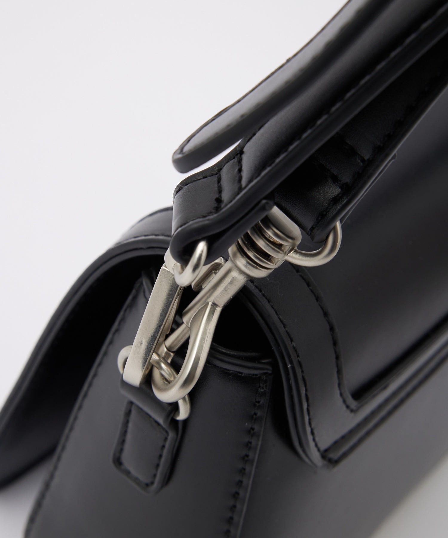 XG EMBLEM BUCKLE 2WAY FAUX LEATHER BAG
