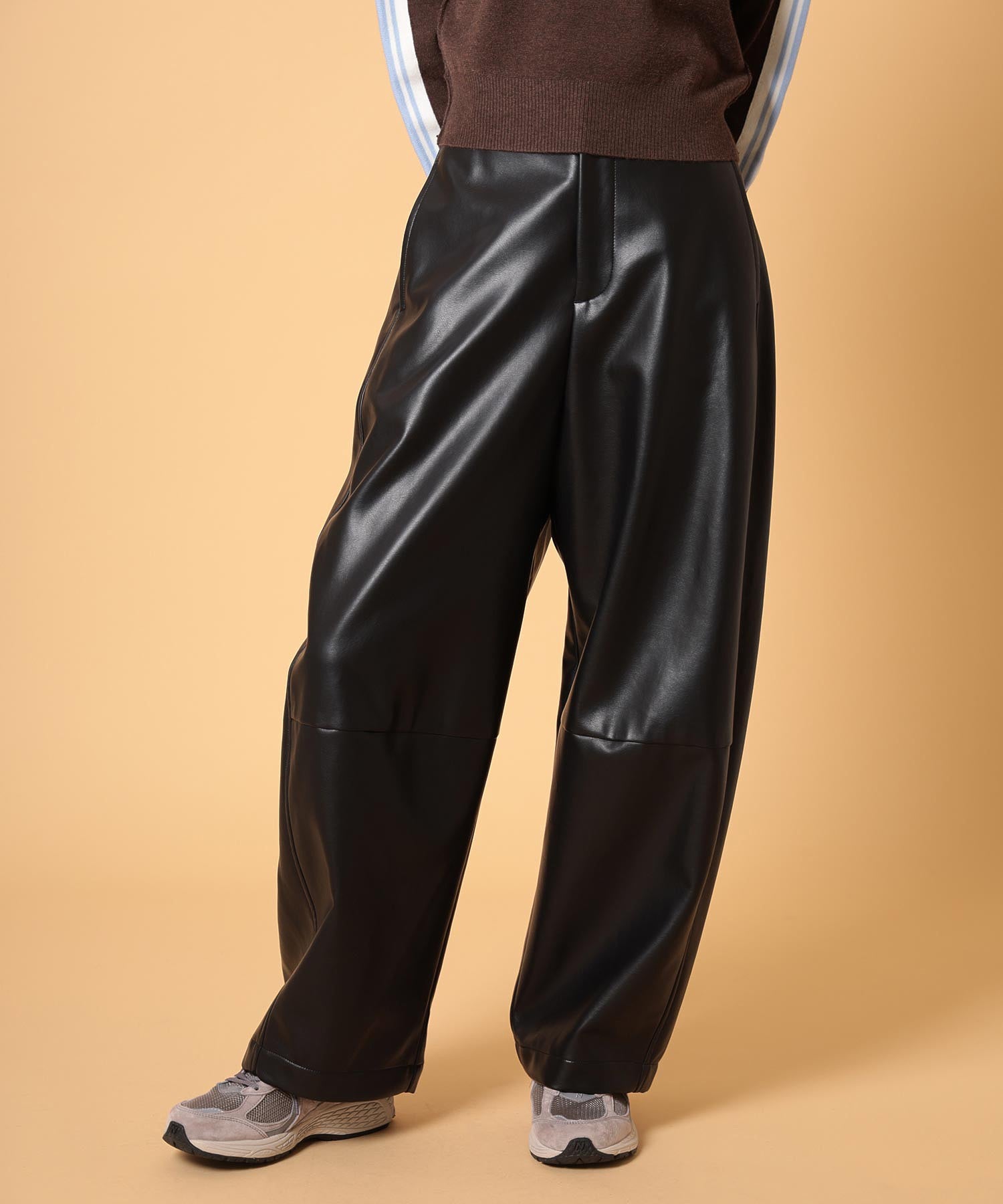 レザーカーブパンツ