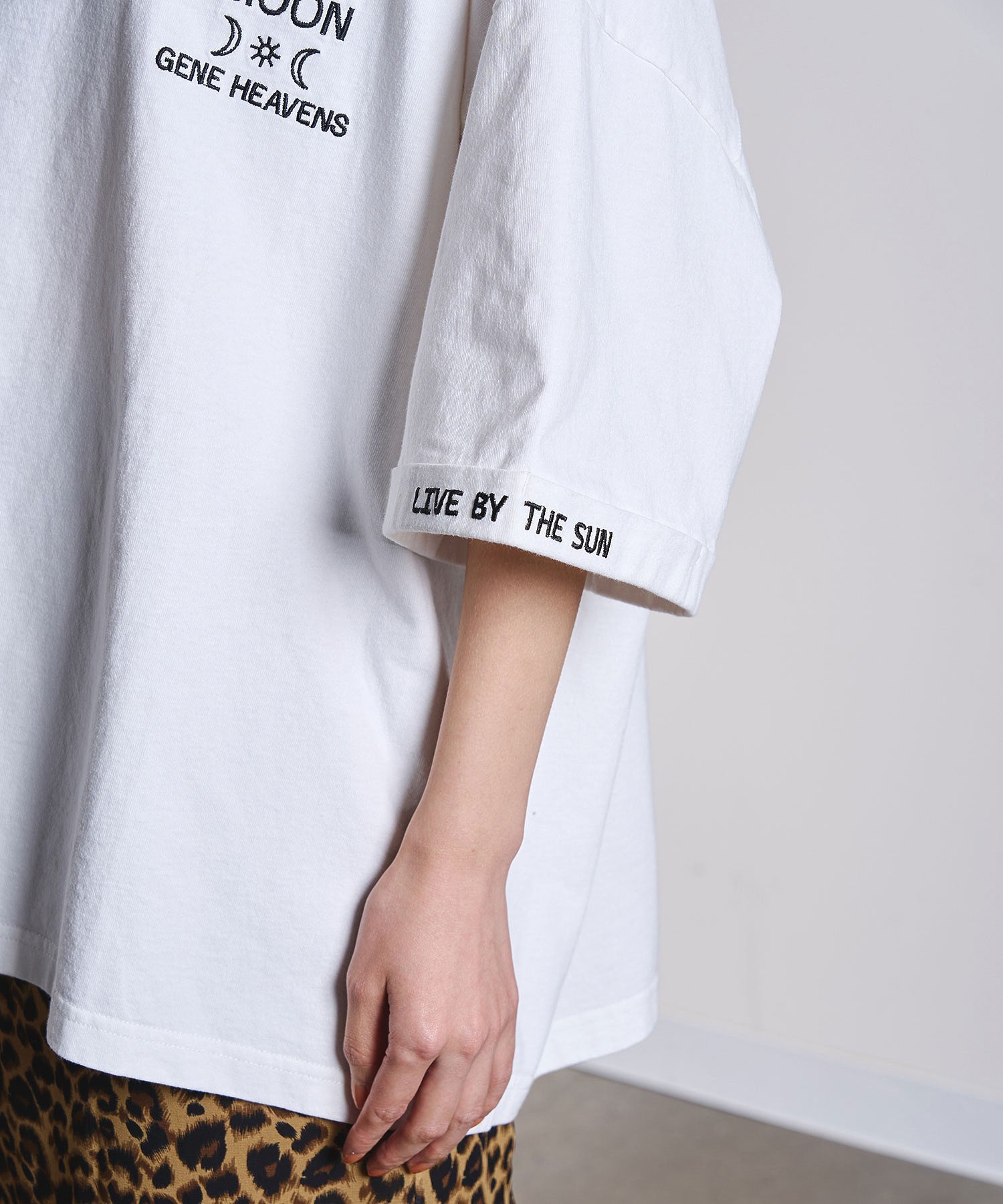 GENE HEAVENS/EMBROIDERY TEE