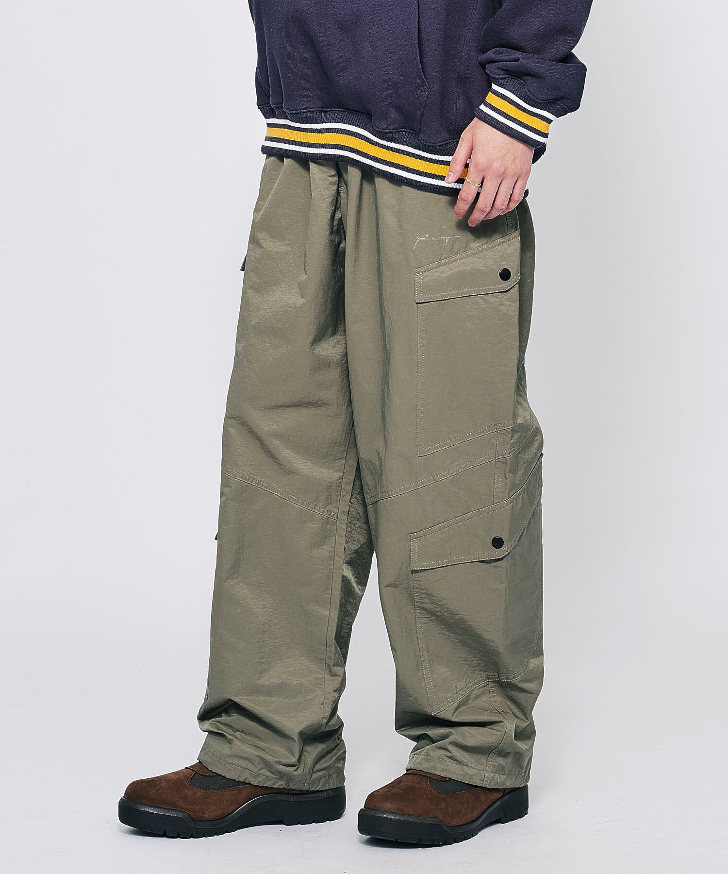 MODEL 身長178cm / 着用サイズ：Lサイズ ※商品の色味の目安は、商品単体の画像をご参照ください。