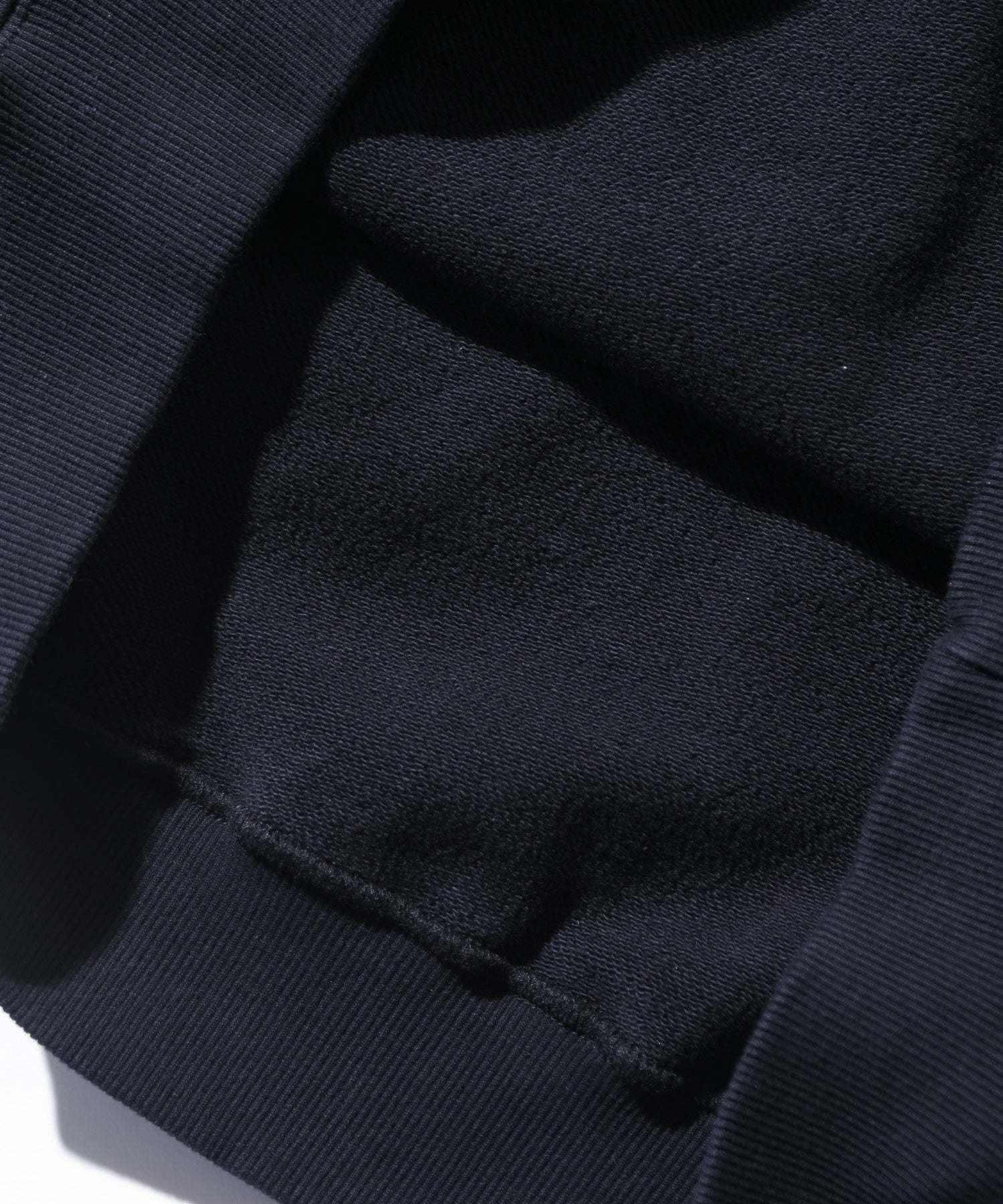 SHADE CREWNECK SWEATSHIRT
