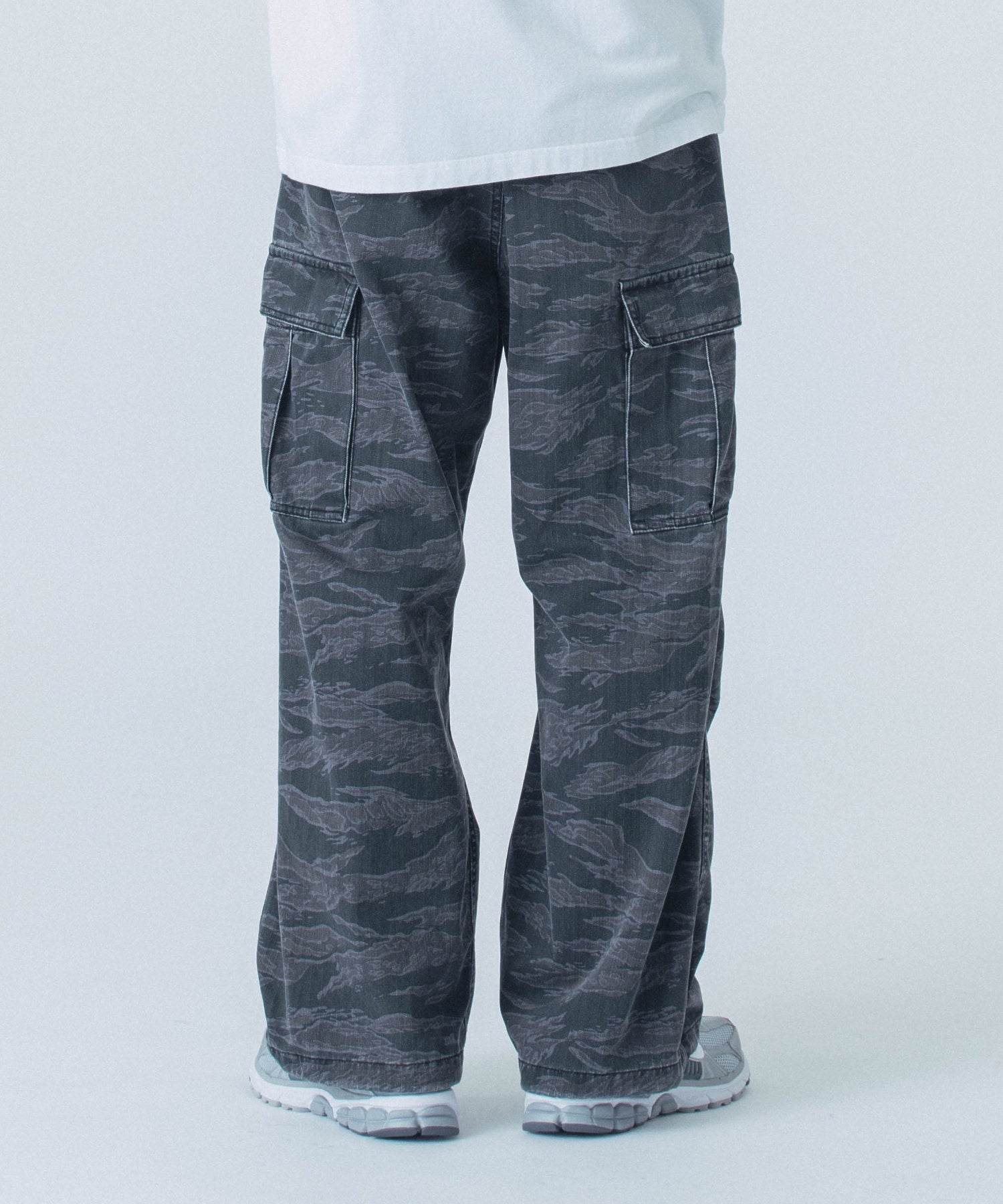 TIGER CAMO CARGO PANTS