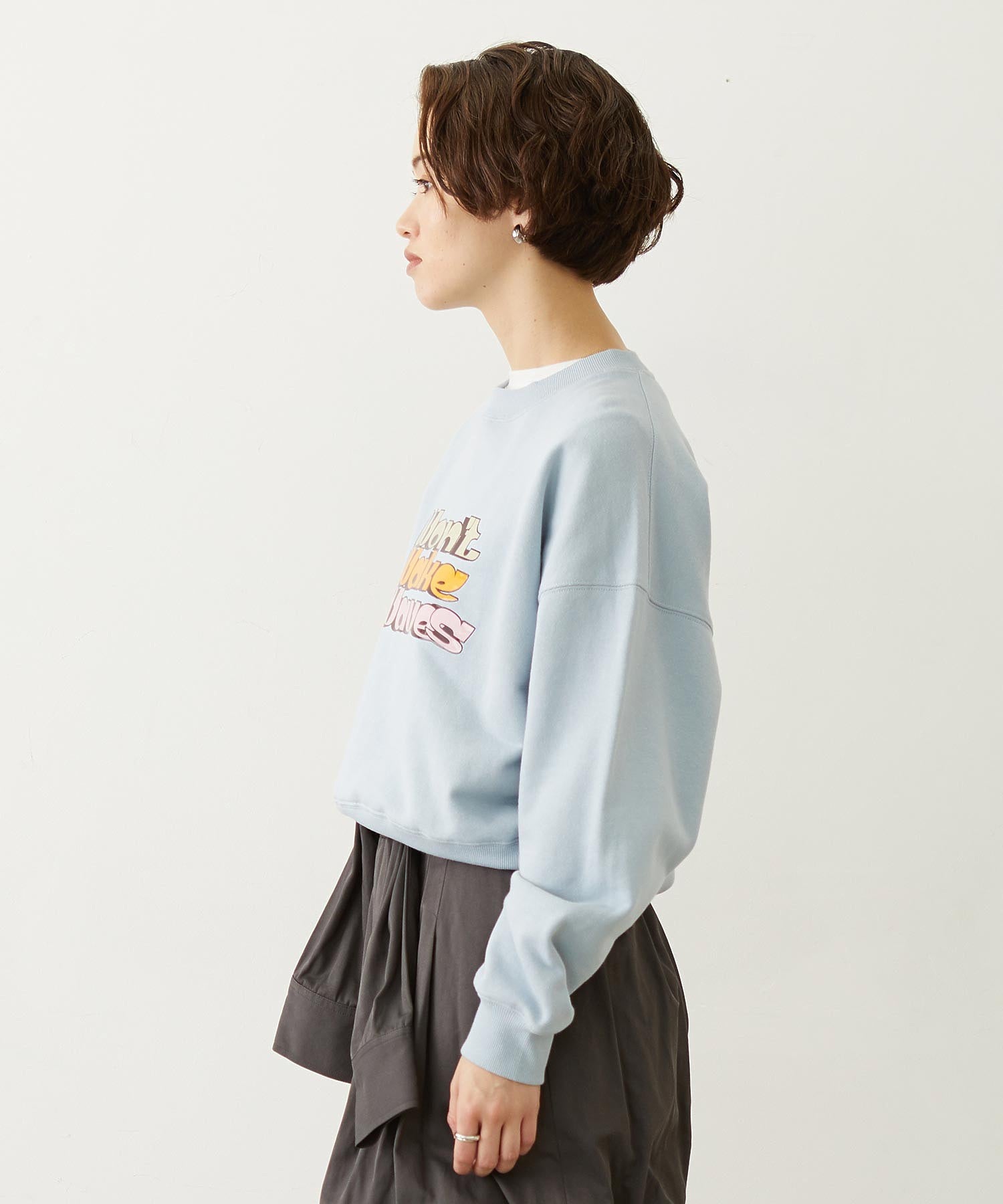 THREE-TIERED LOGO CLEAR PRINT SHORT CREW SWEAT