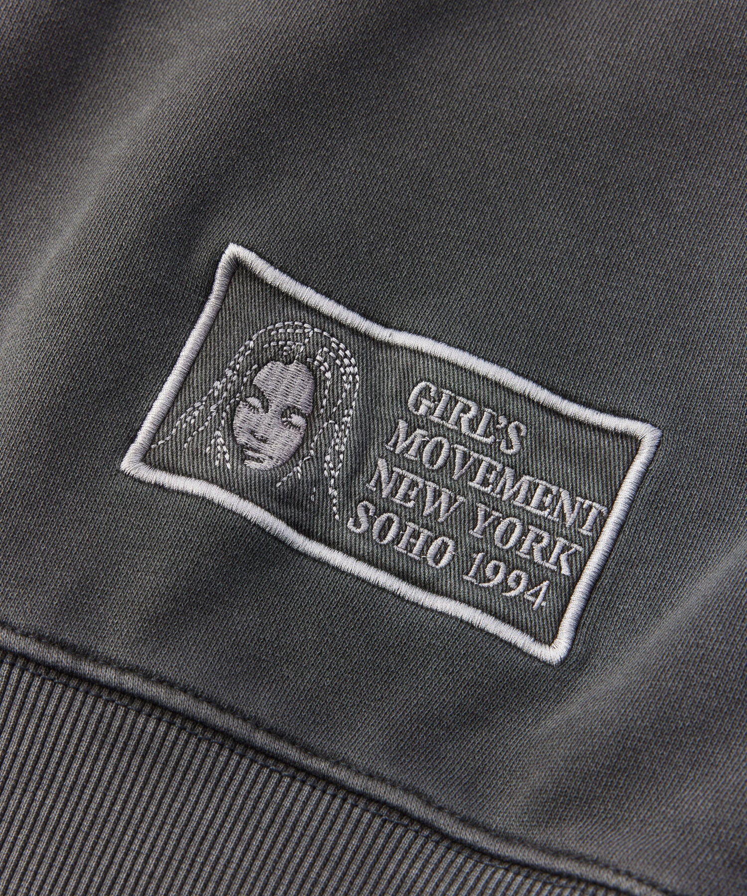 FADED BIG PATCH CREWNECK SWEATSHIRT