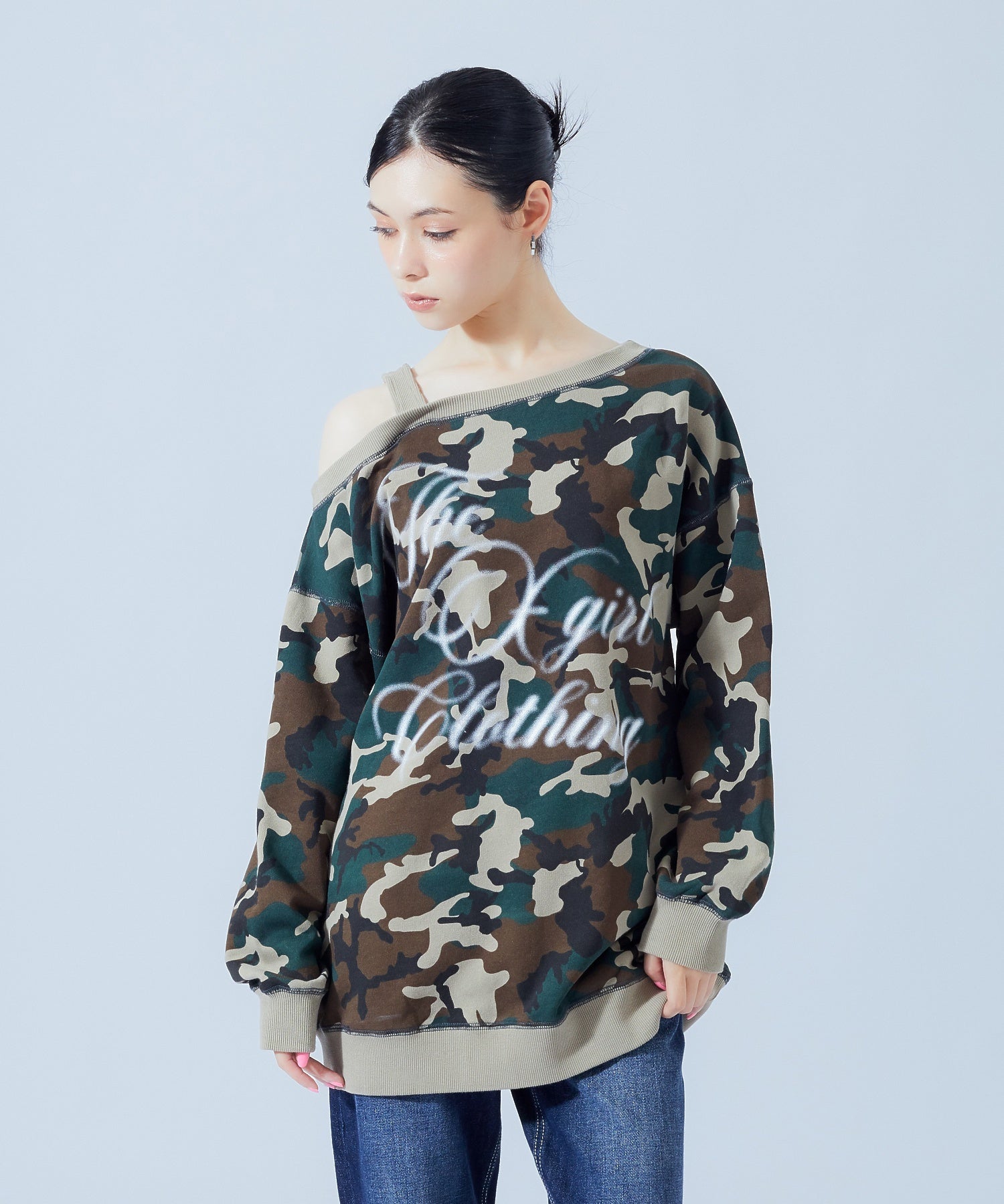 SCRIPT LOGO OFF SHOULDER SWEATSHIRT