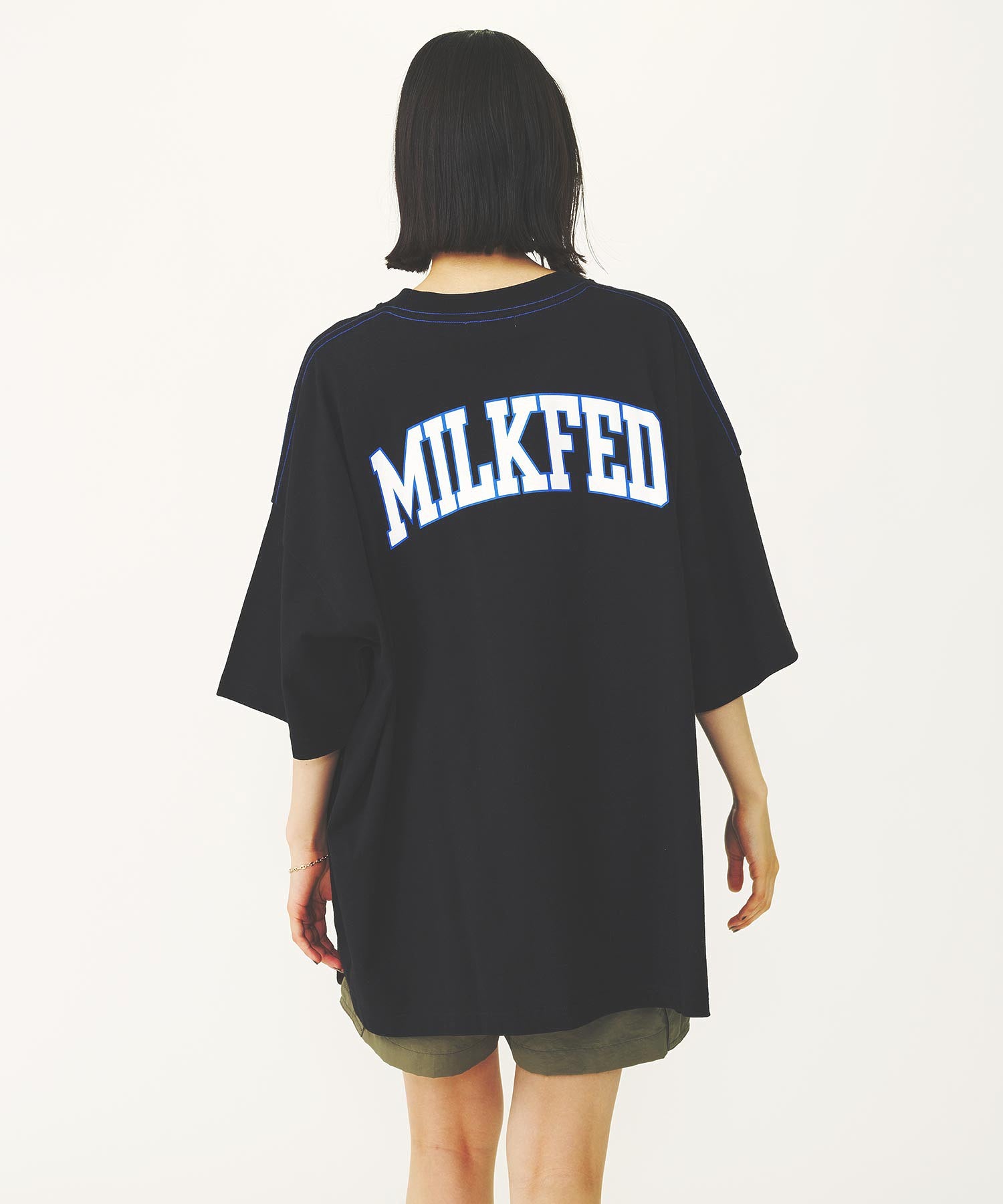 COLLEGE LOGO SUPER BIG S/S TOP