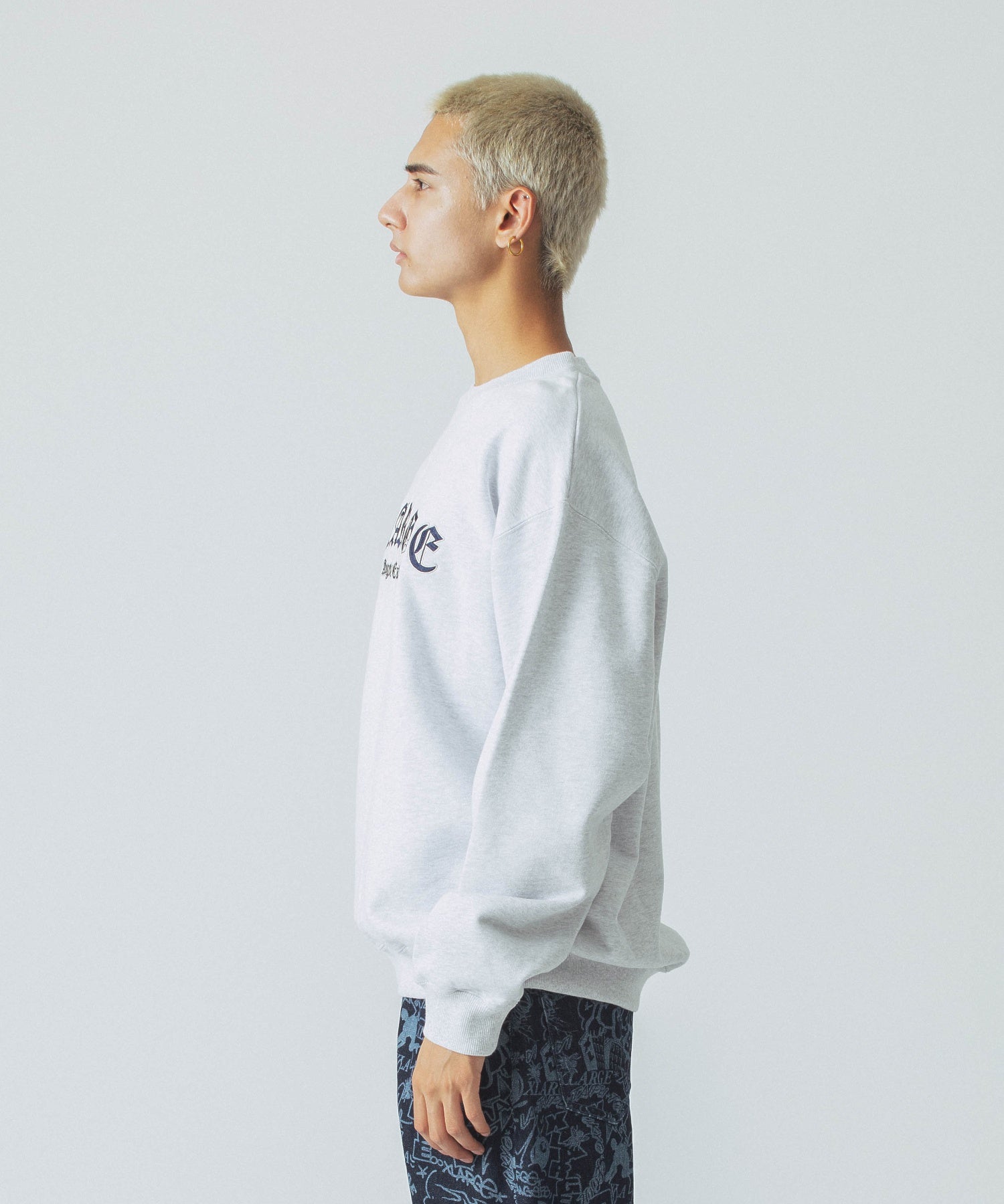 OLD ENGLISH LOGO CREWNECK SWEATSHIRT