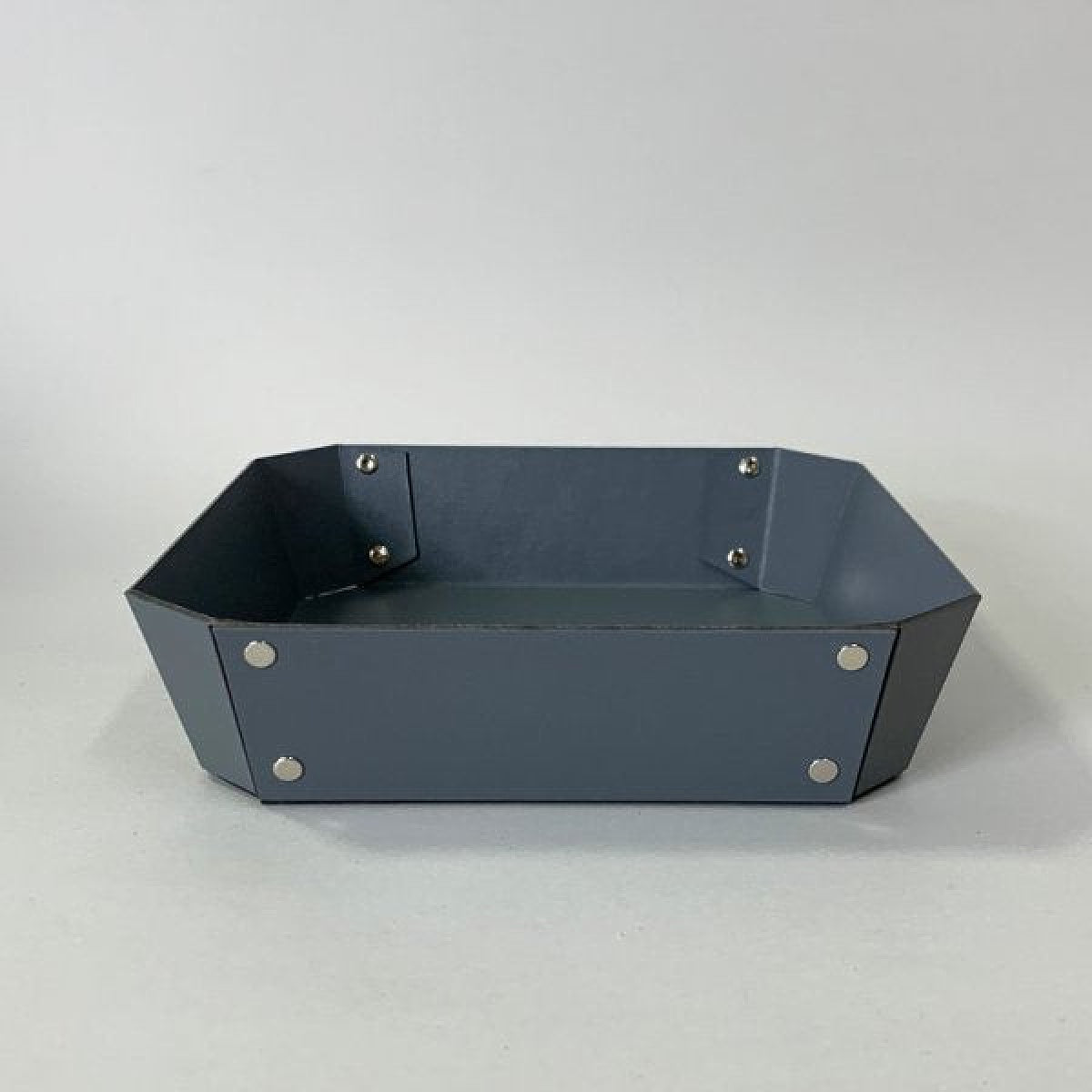 8_TRAY M