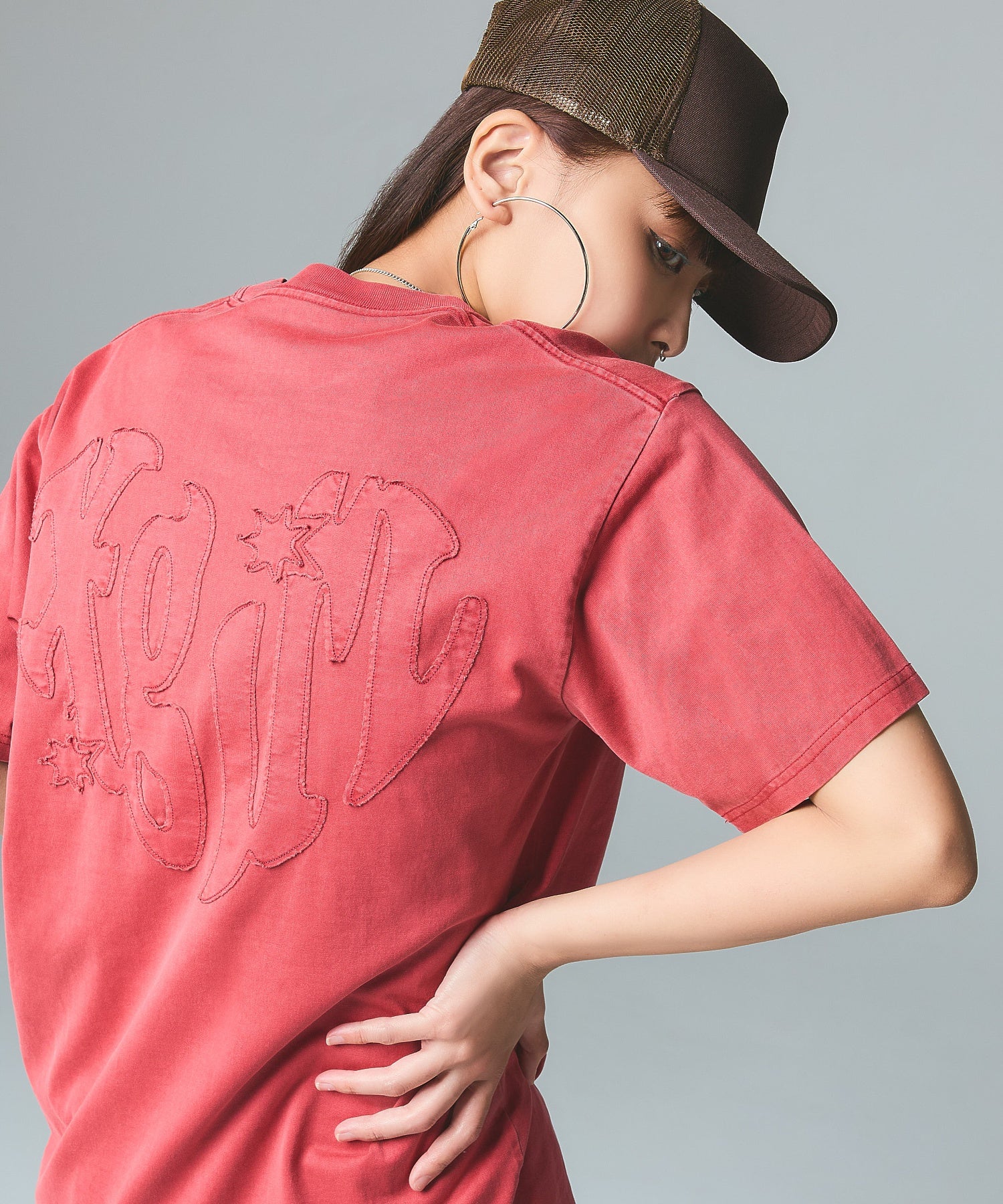 SIDE SCRIPT LOGO TRUCKER CAP