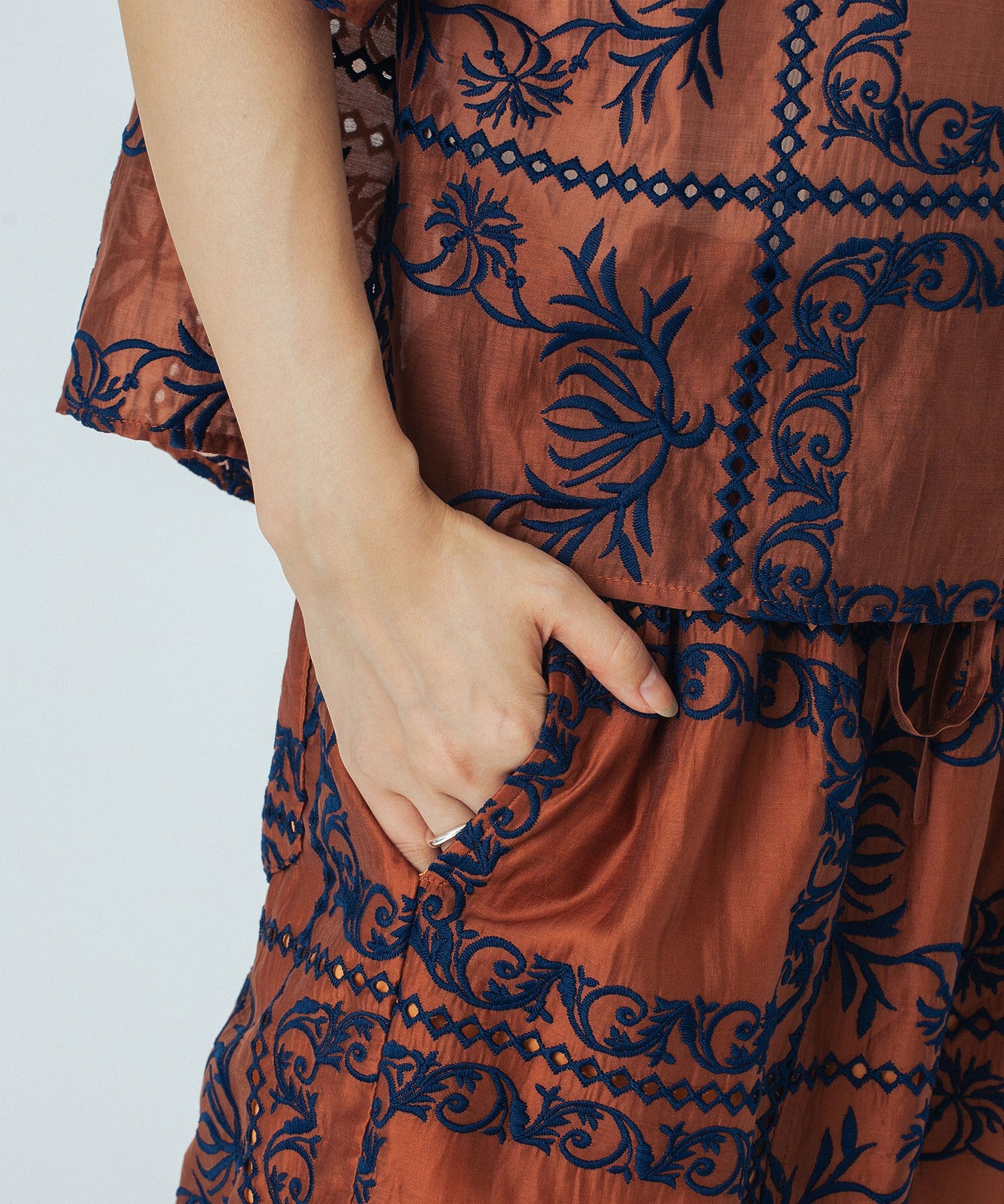 EMBROIDERY PANTS
