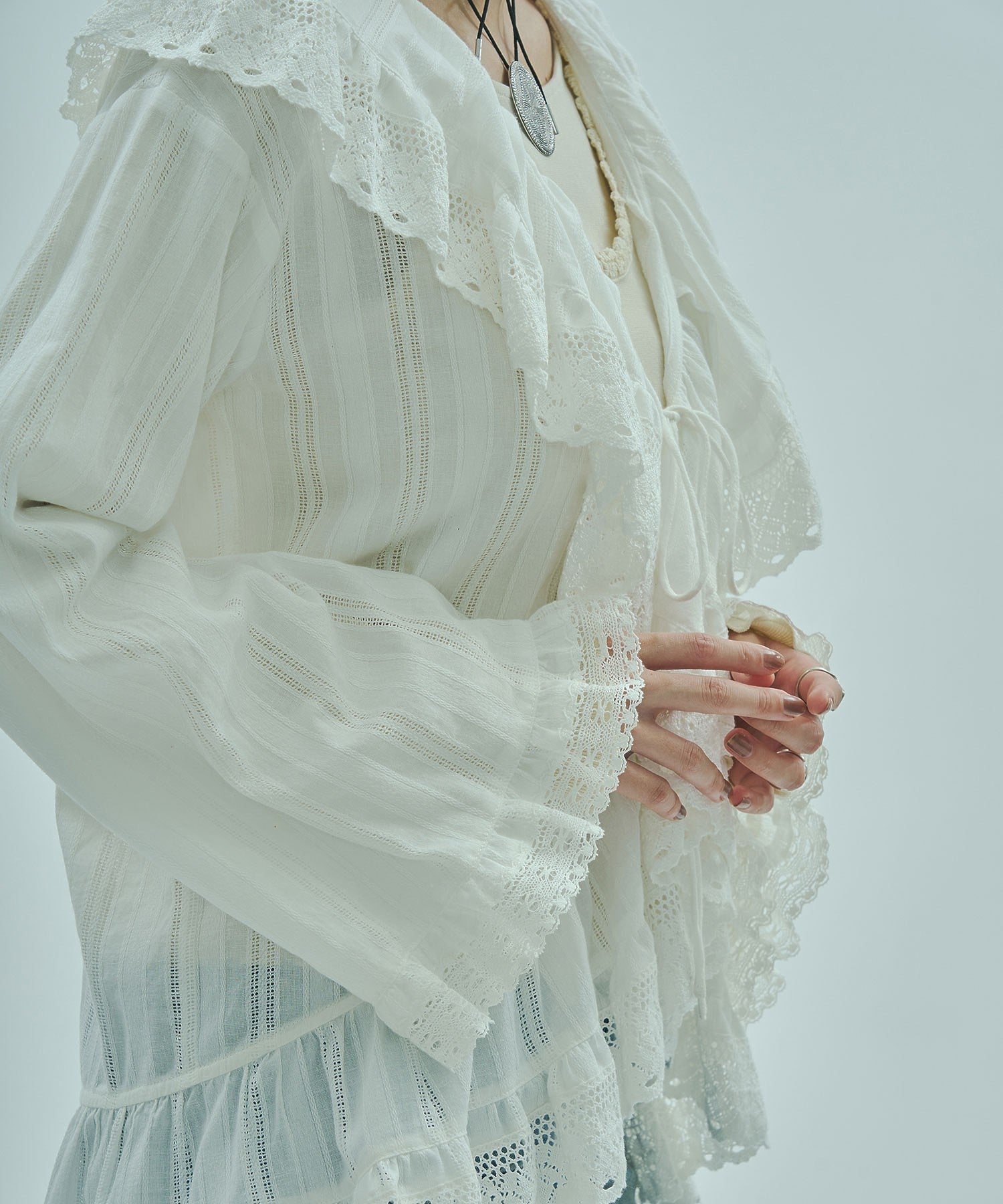 mag.by c/FRILL COLLAR BLOUSE