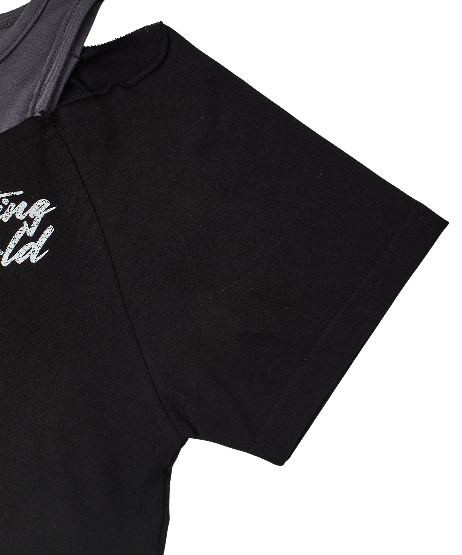 LAYERED STYLE PANELED GRAPHIC S/S TOP