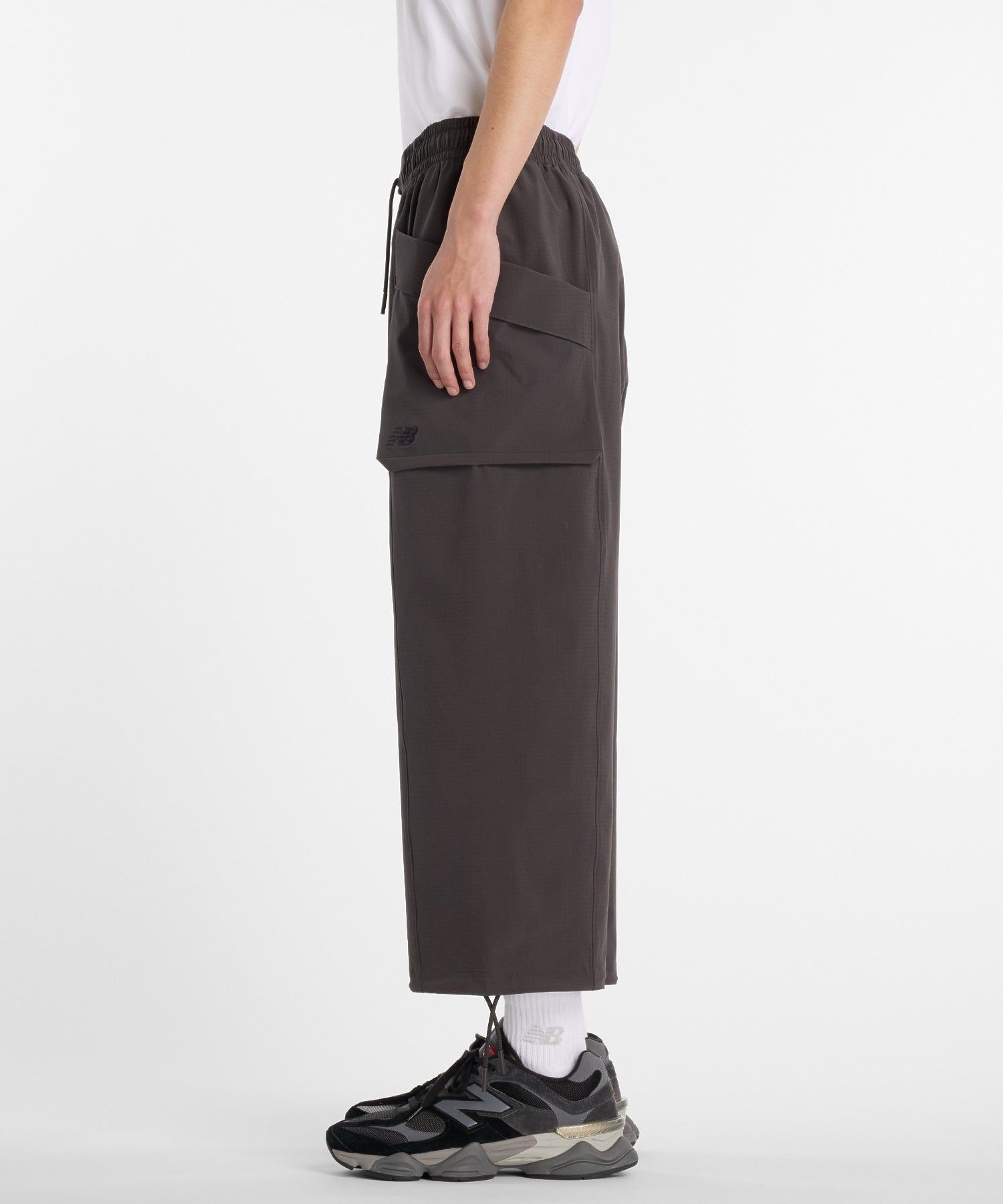 NEW BALANCE/ニューバランス/NB Grey cropped cargo pants MB61A5RJ