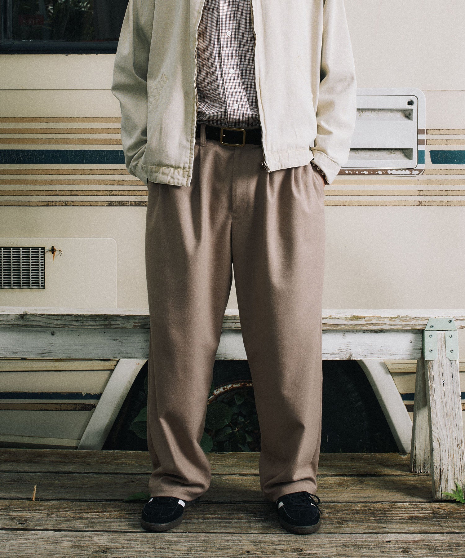 WIDE TUCK PANTS