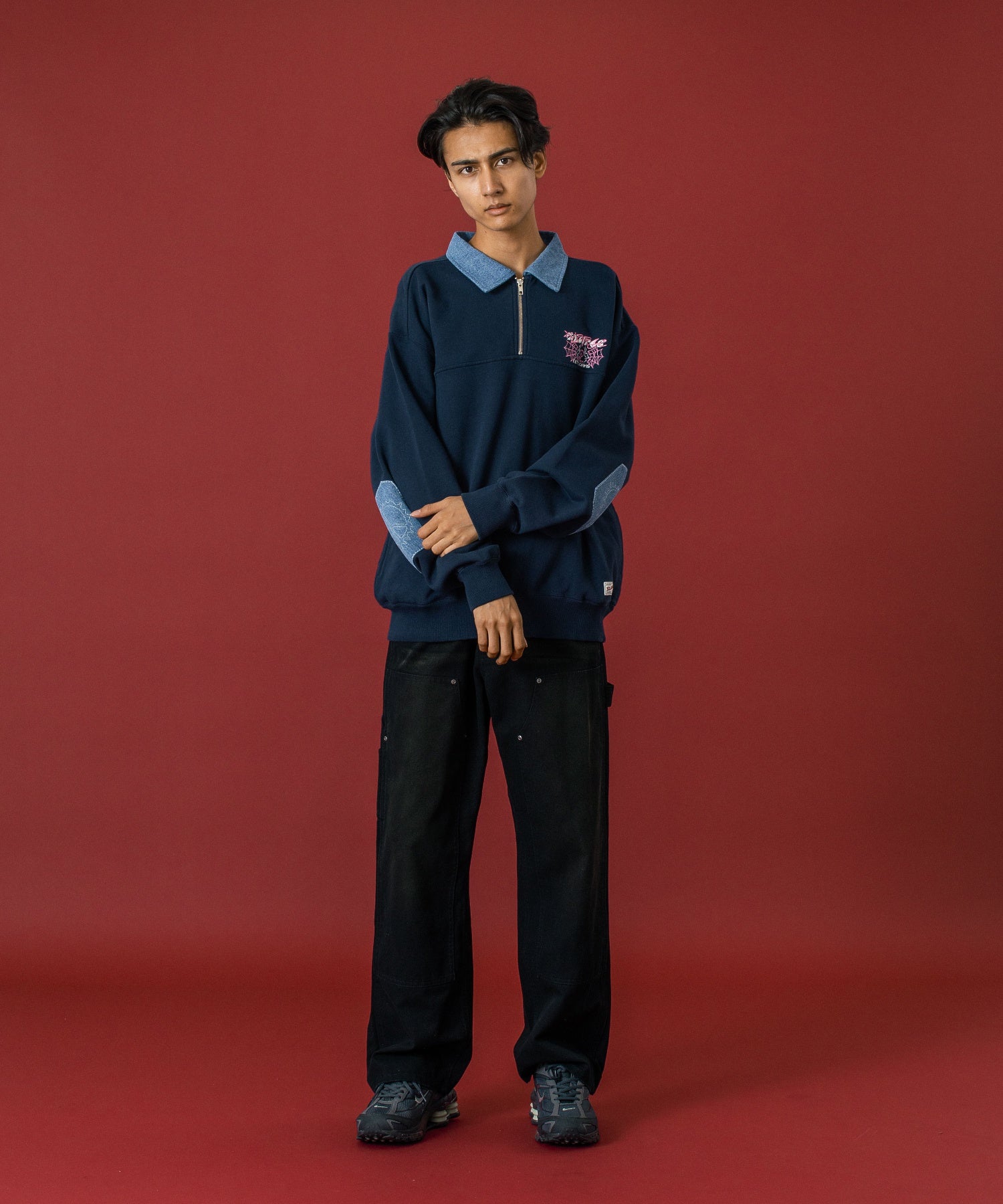 DENIM COLLAR HALF ZIP SWEATSHIRT