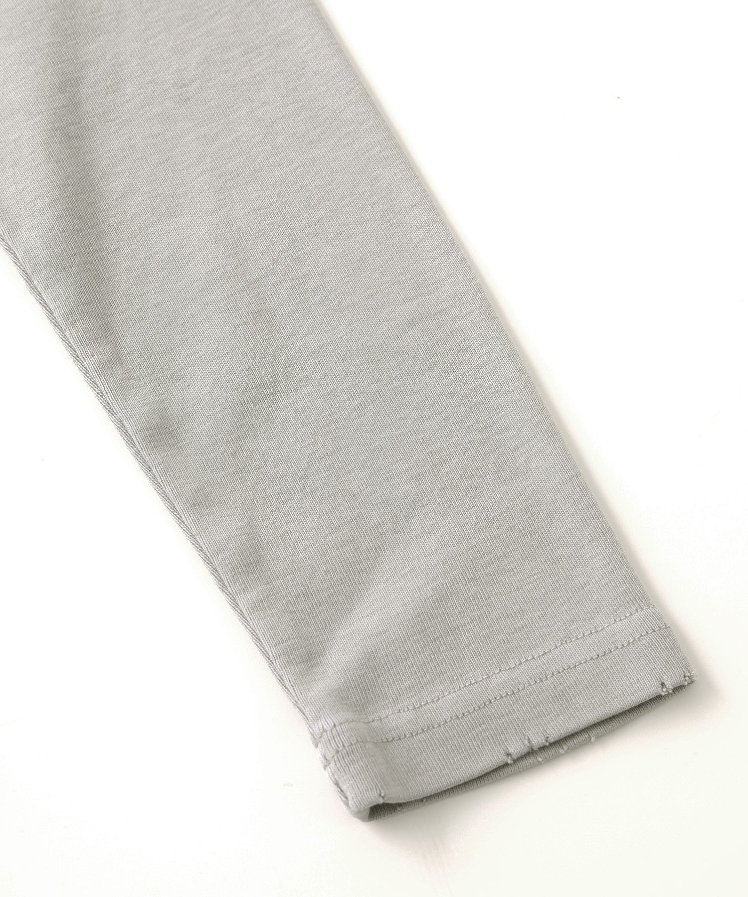 DISTRESSED LOGO PATCH L/S COMPACT TOP