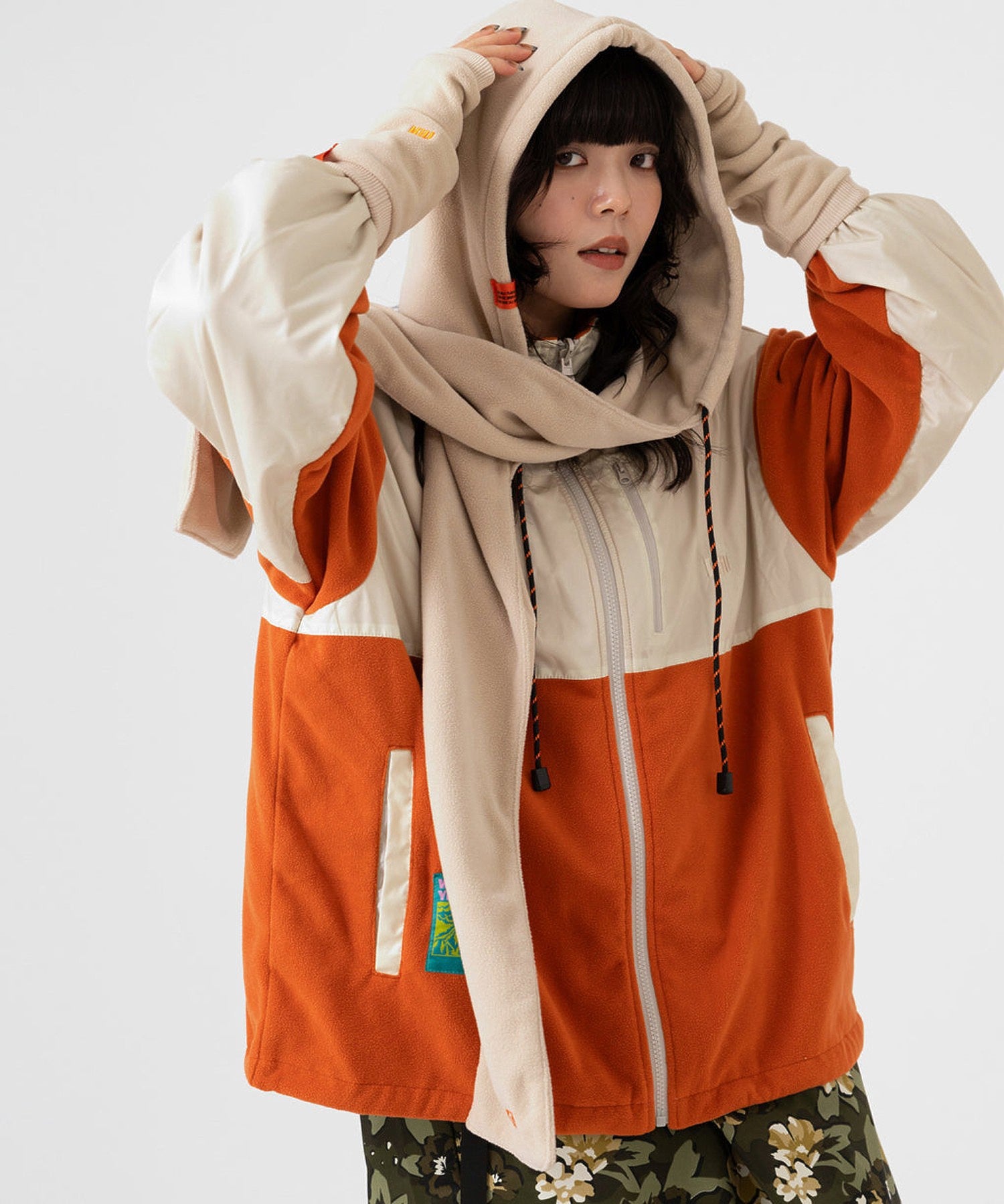 【KiU】FLEECE HOODED MUFFLER
