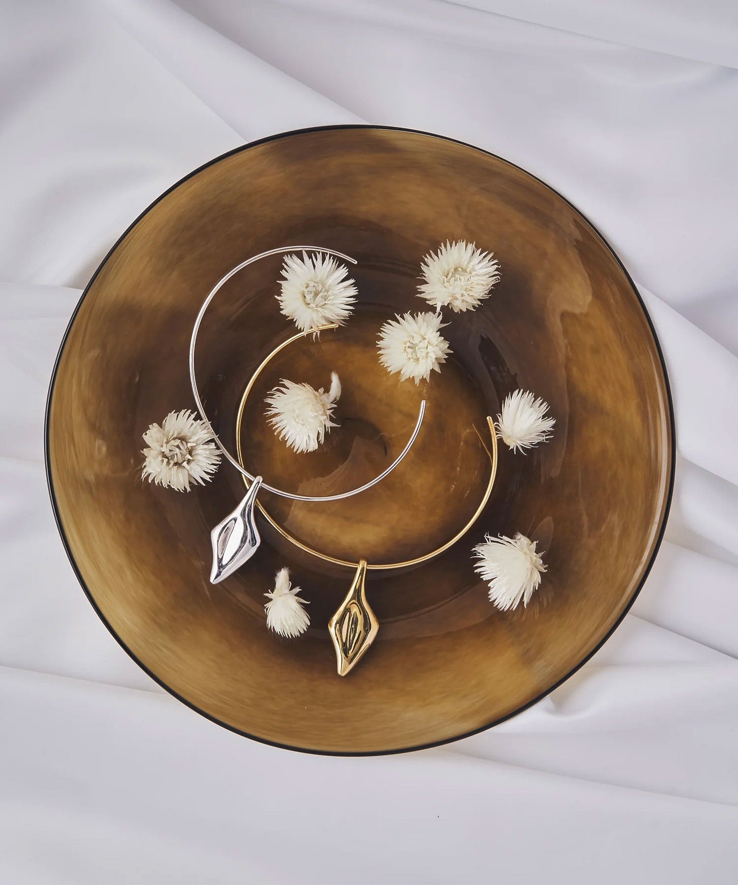 loni/LEAF PLATE CHOKER