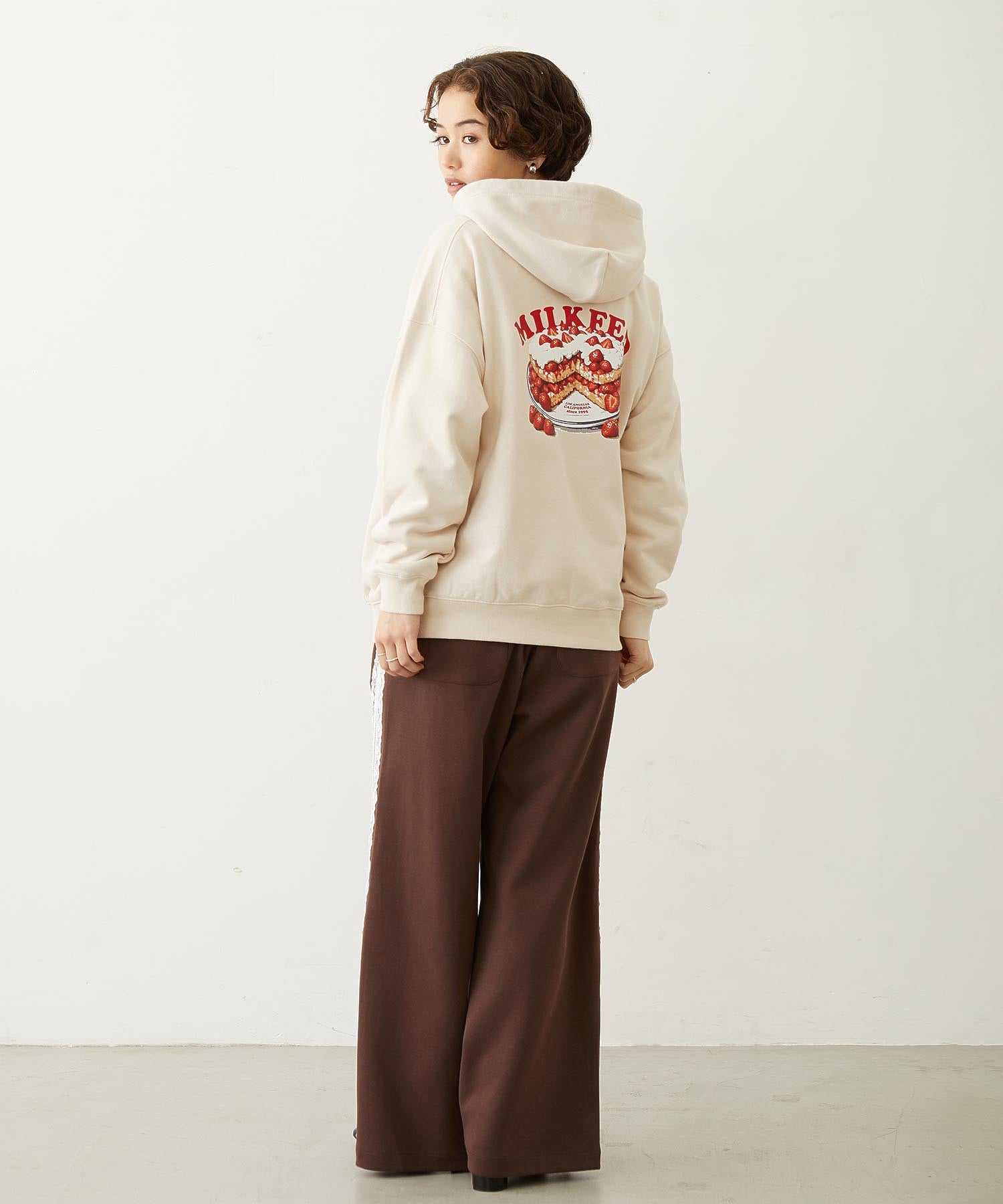 STRAWBERRY CAKE SWEAT HOODIE