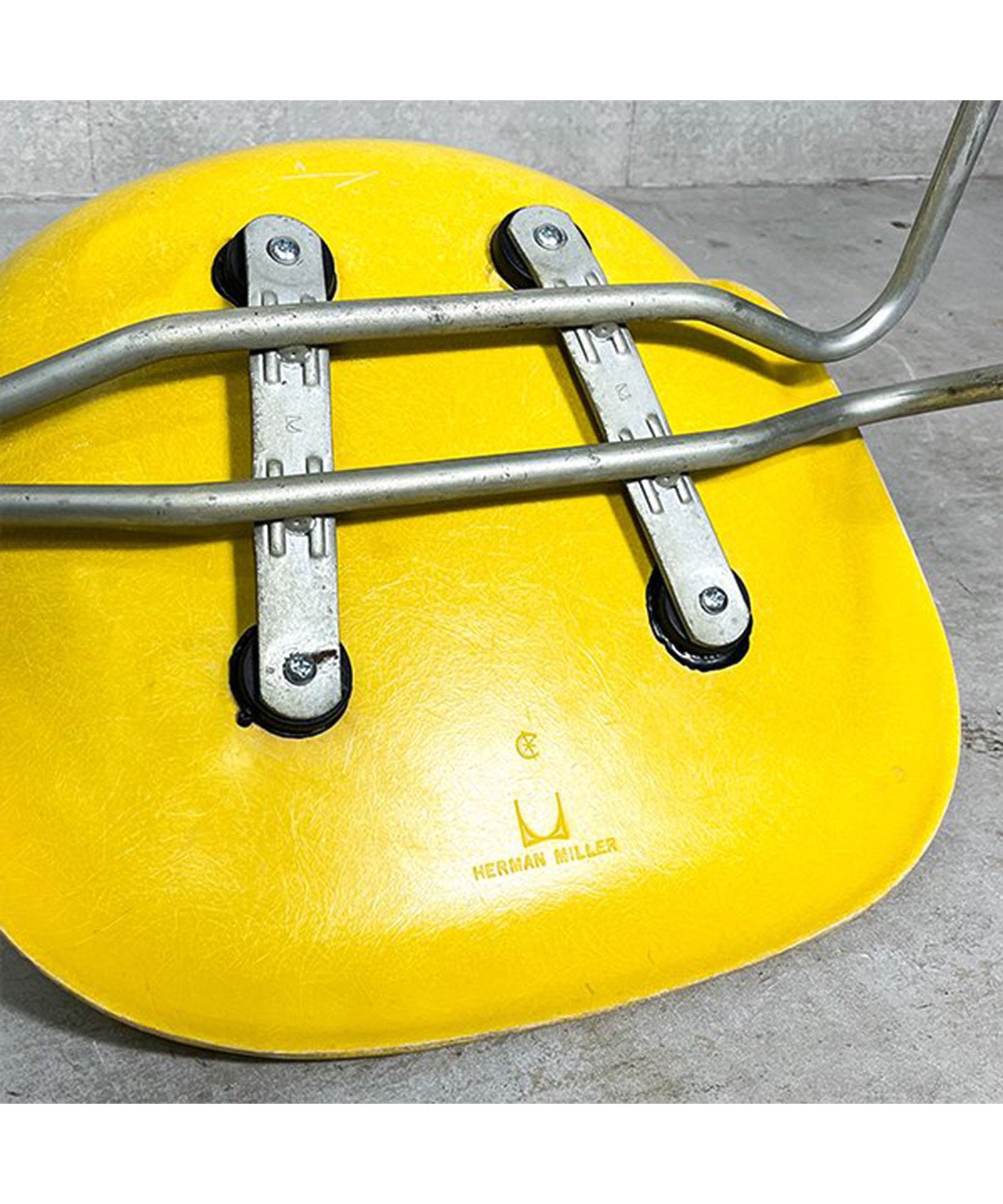 HermanMiller Side Shell / Brilliant Yellow