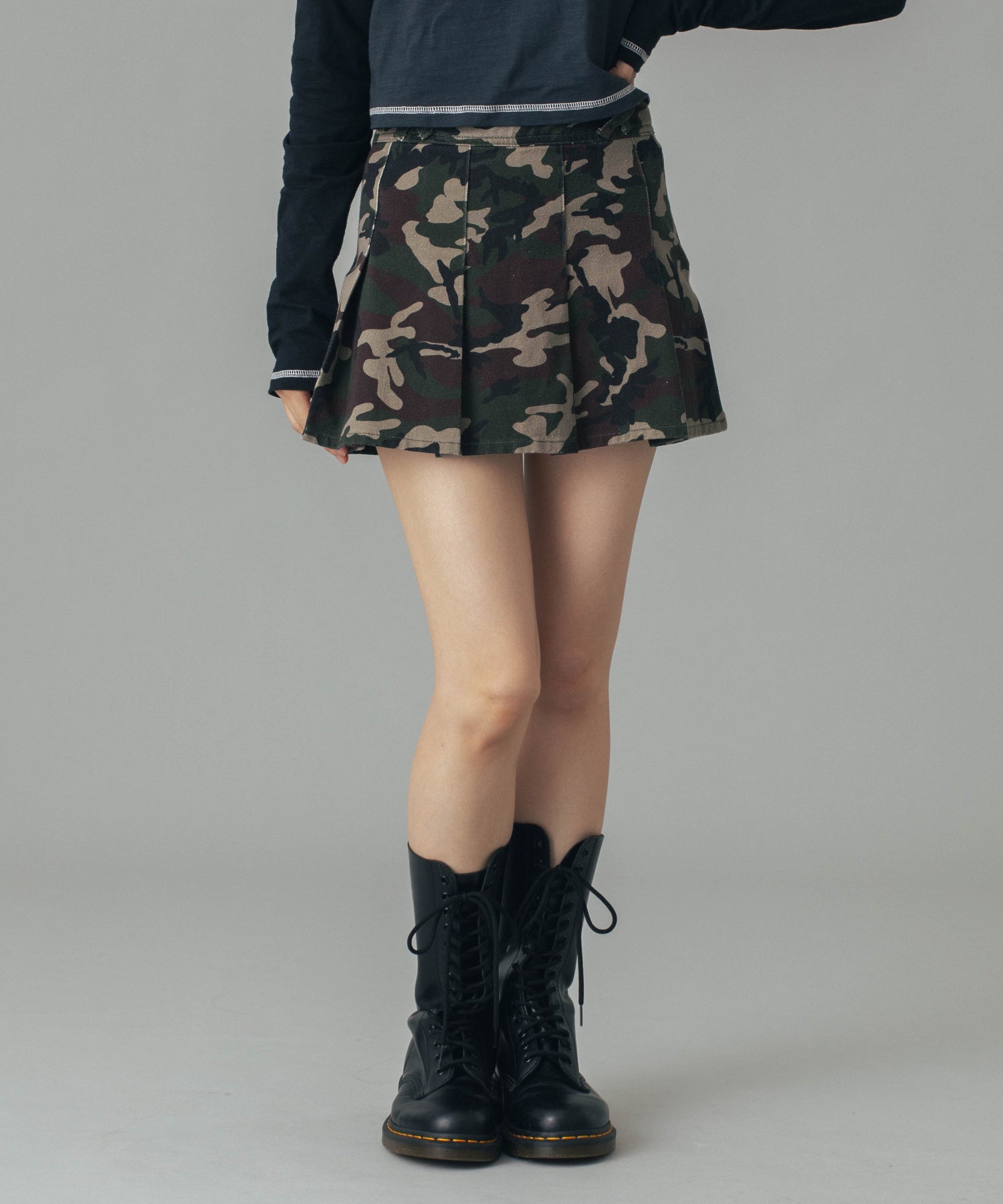 LOW RISE HIP LOGO MINI SKIRT