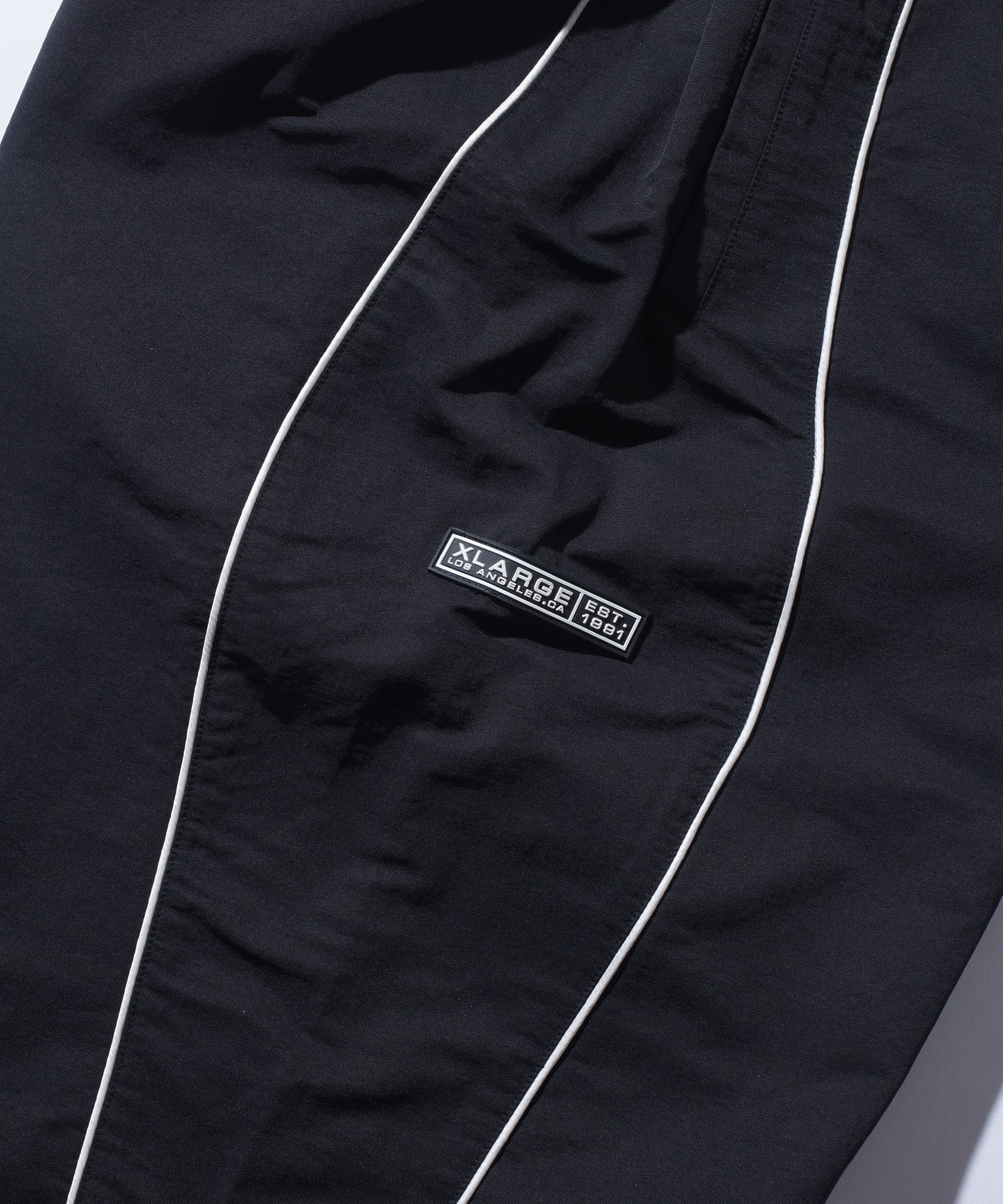 CURVED NYLON PANTS