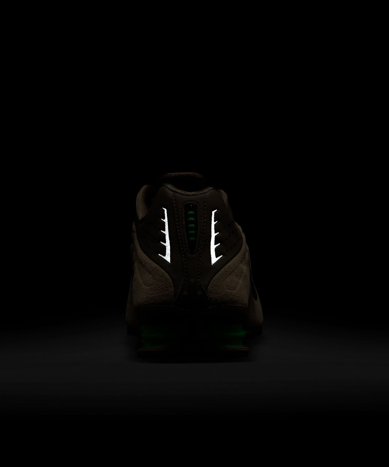 NIKE/ナイキ/WMNS SHOX R4 HQ7739-200