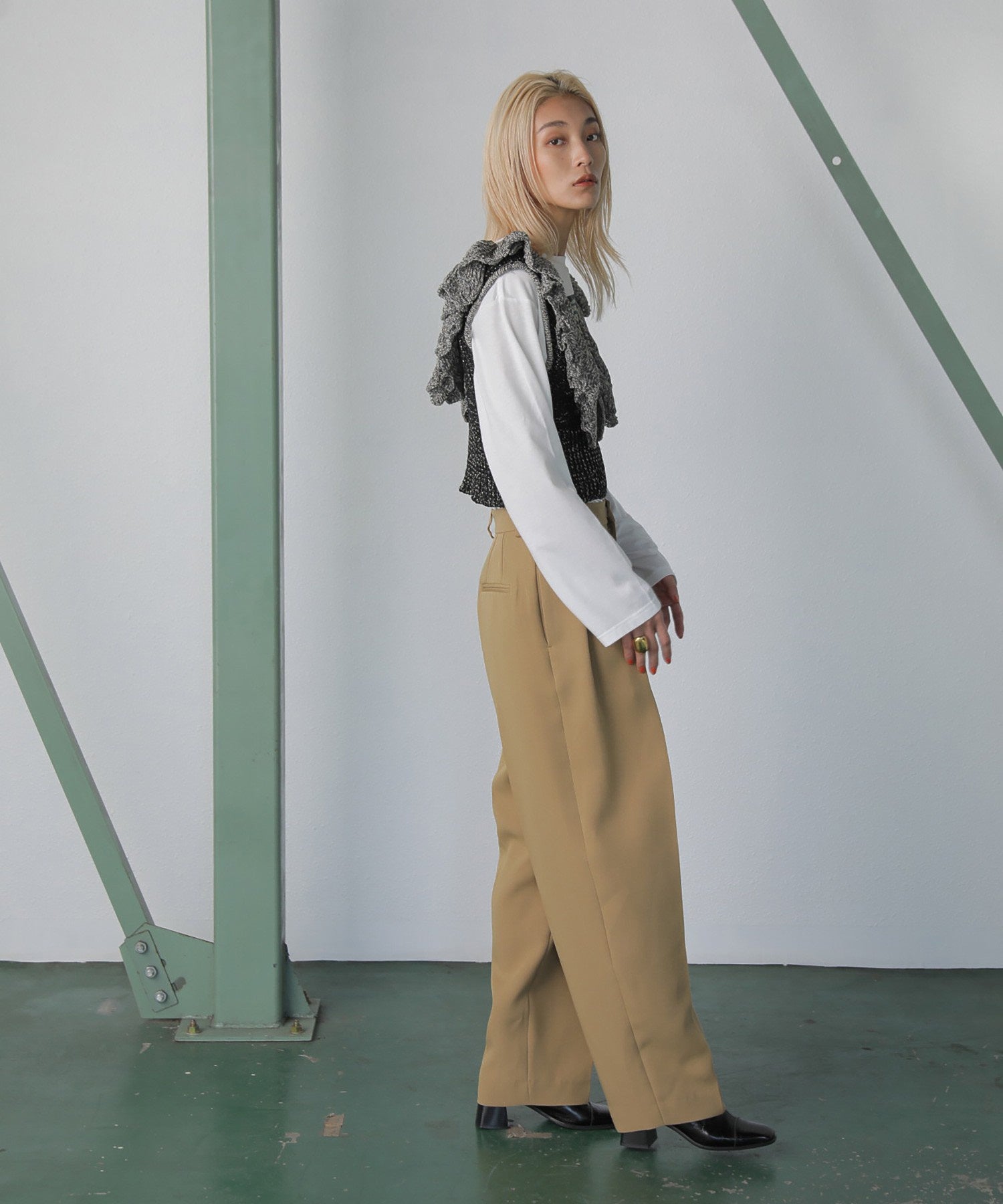 ツータックパンツ