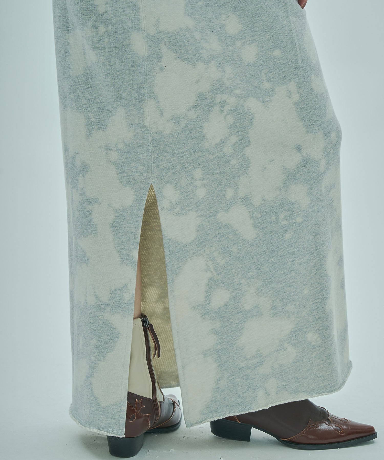 mag.by c/BLEACH SWEAT SKIRT