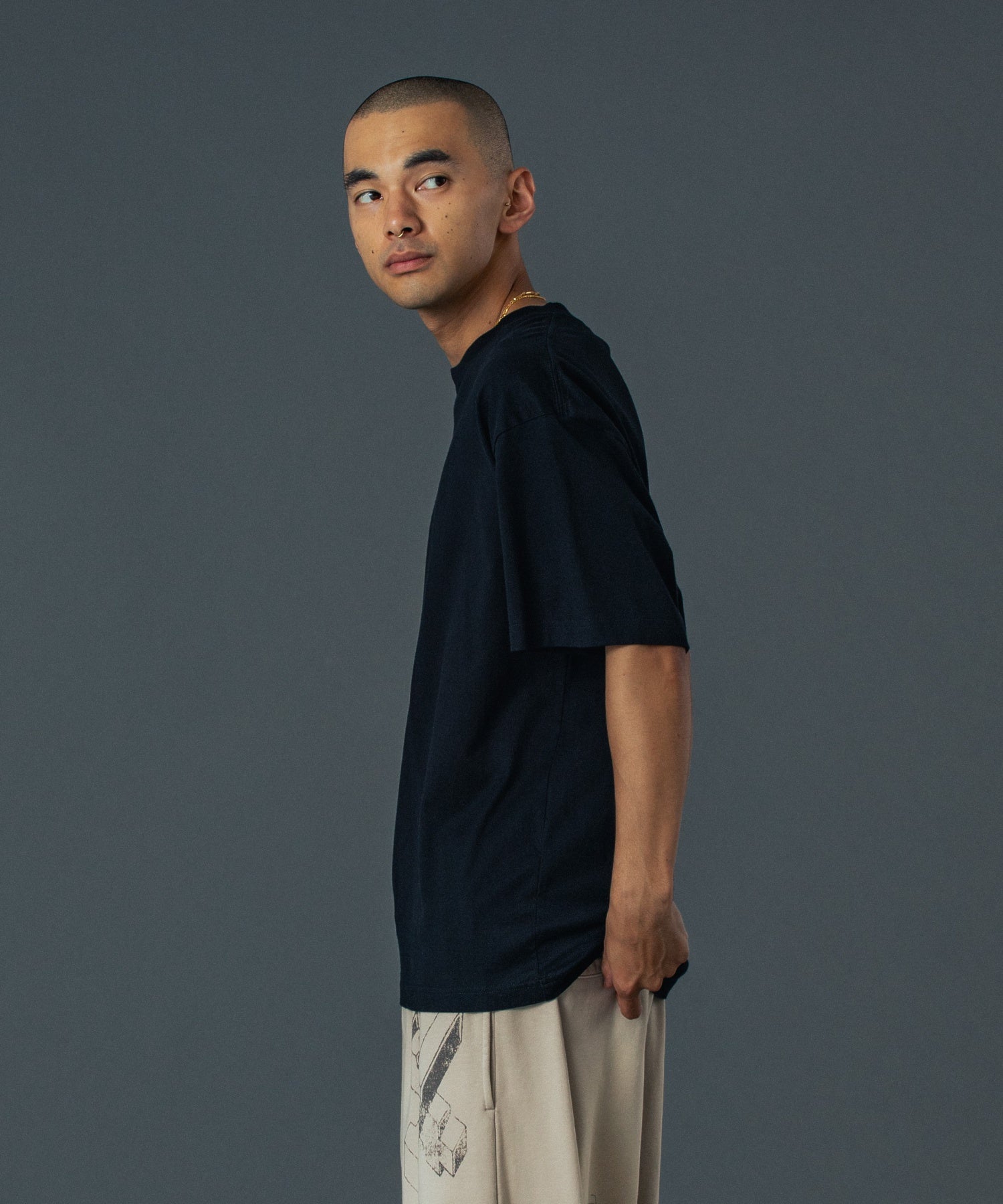 EMBOSSED STANDARD LOGO S/S TEE