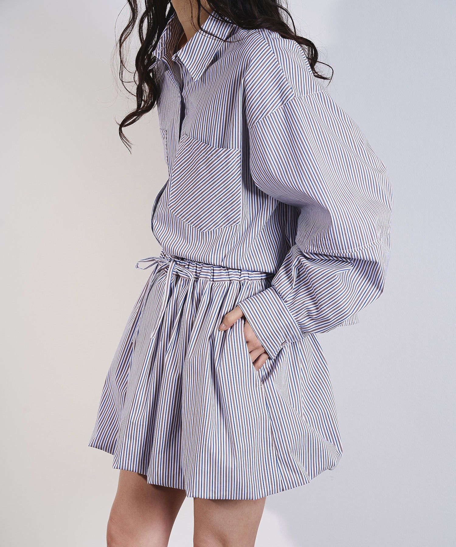 ASSORTED VOLUME SLEEVE SHIRT