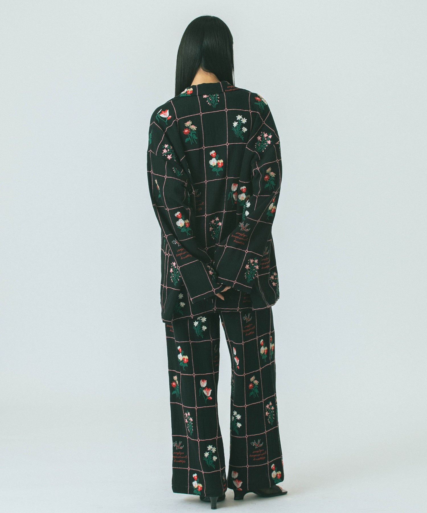 mag.by c/FLOWER EMBROIDERY PANTS