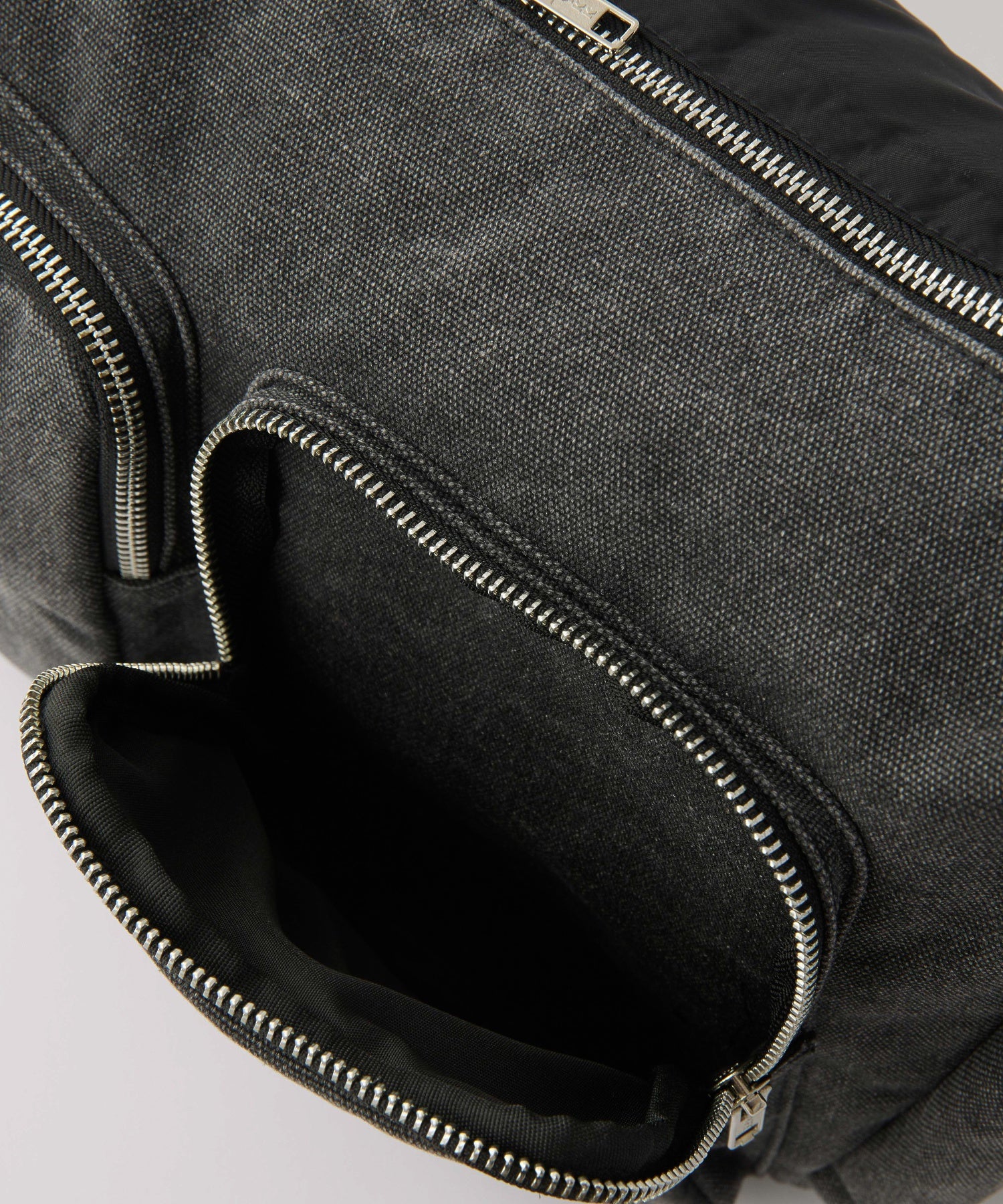 DOUBLE POCKET MESSENGER BAG