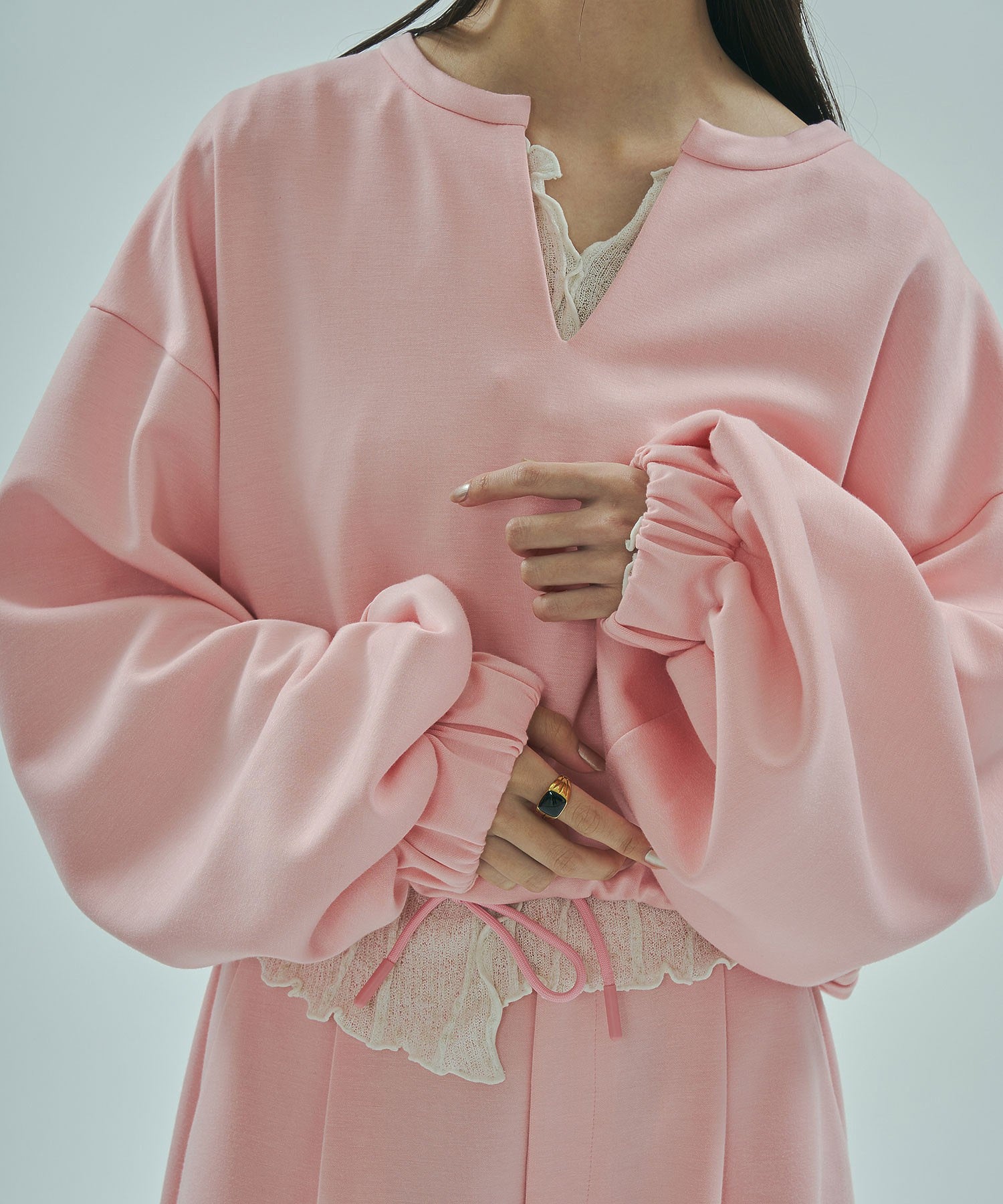 VOLUME SLEEVE CROPPED TOP