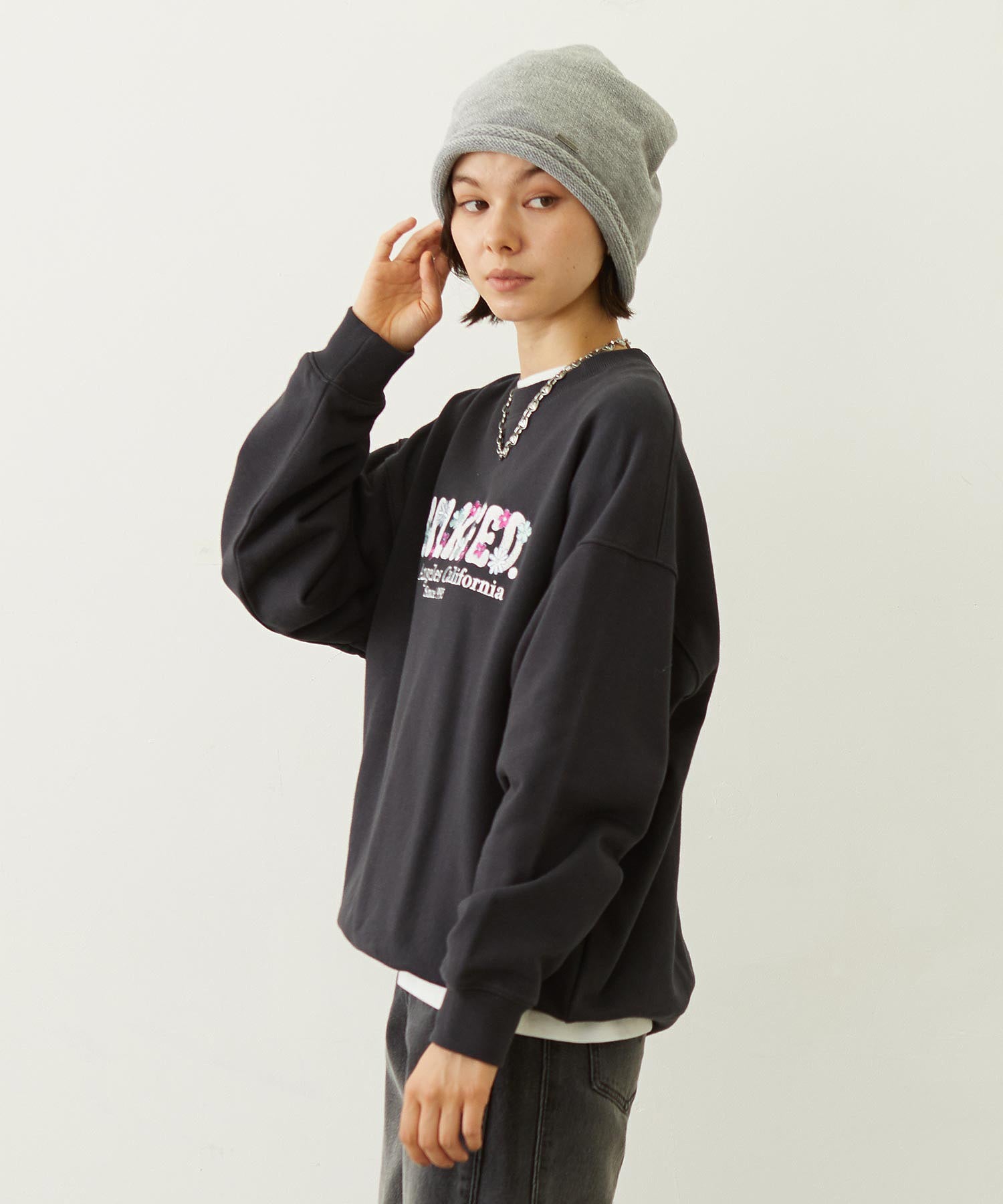 BLOOMING FLOWER EMBROIDERY SWEAT TOP