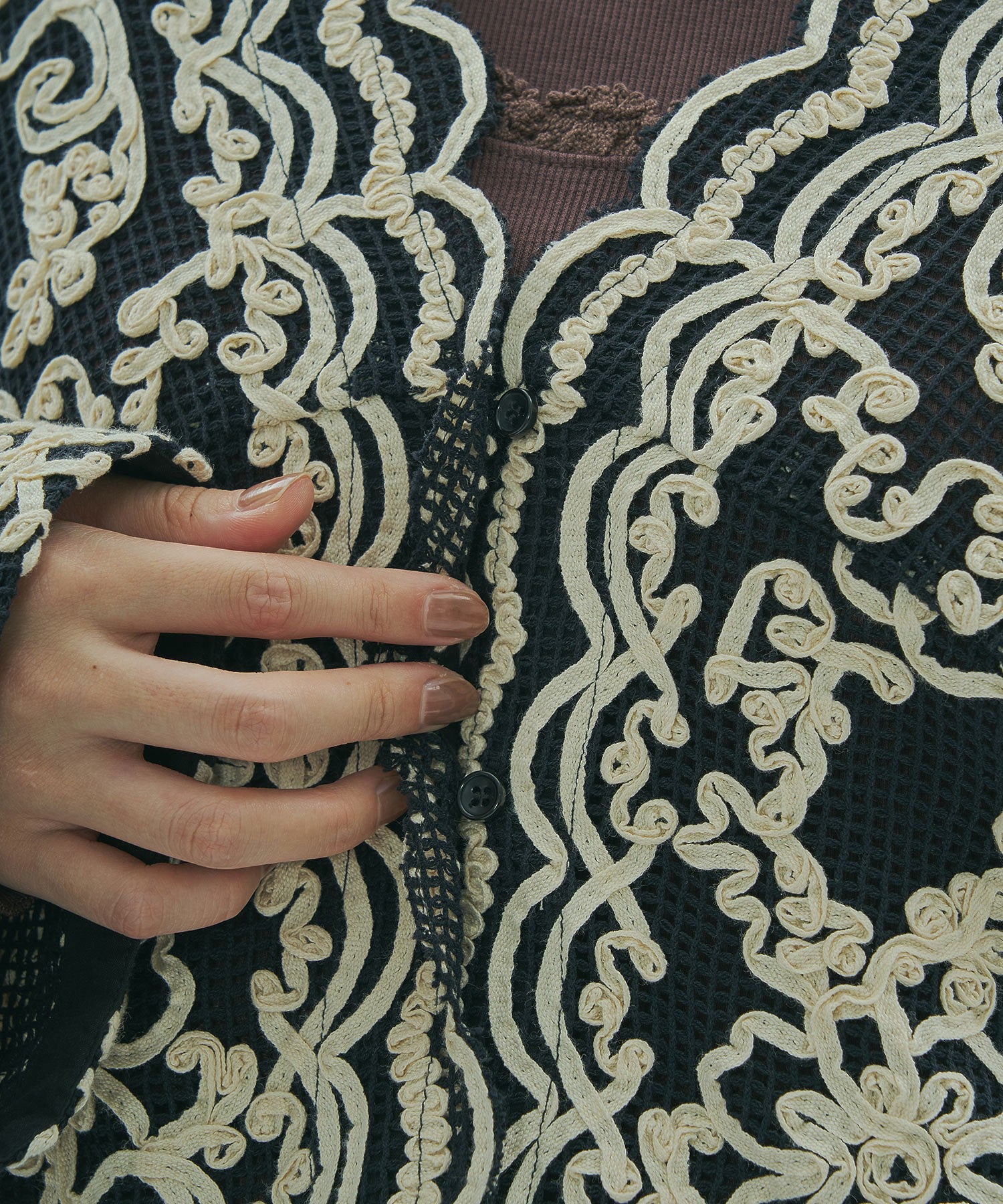 mag.by c/EMBROIDERY MESH SHIRT